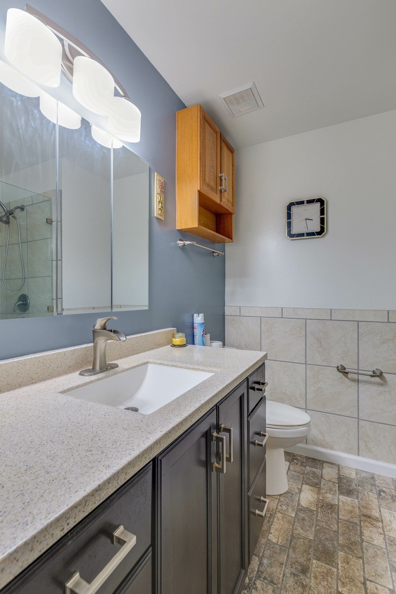 555 N DuPont Ave Unit: E105