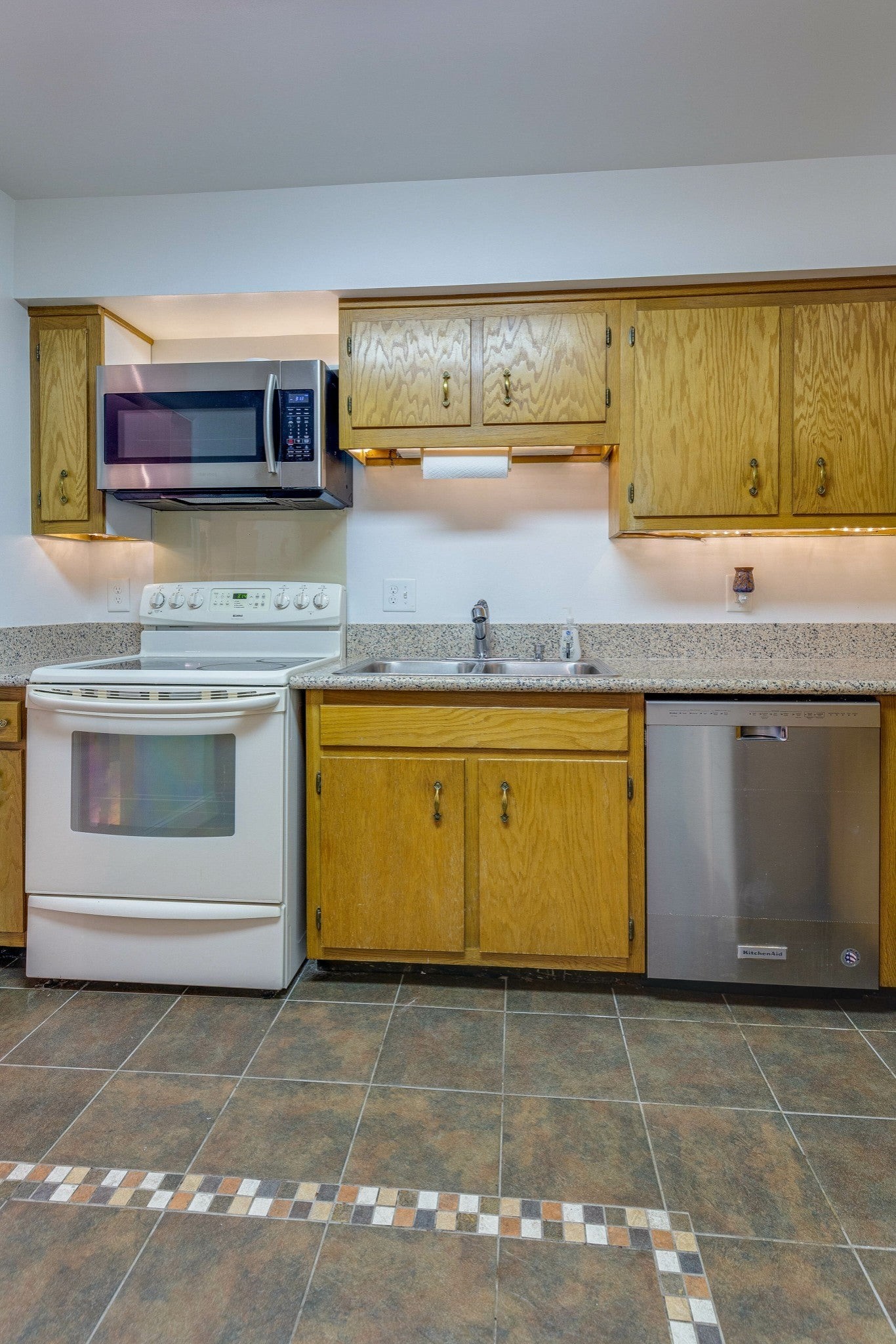 555 N DuPont Ave Unit: E105