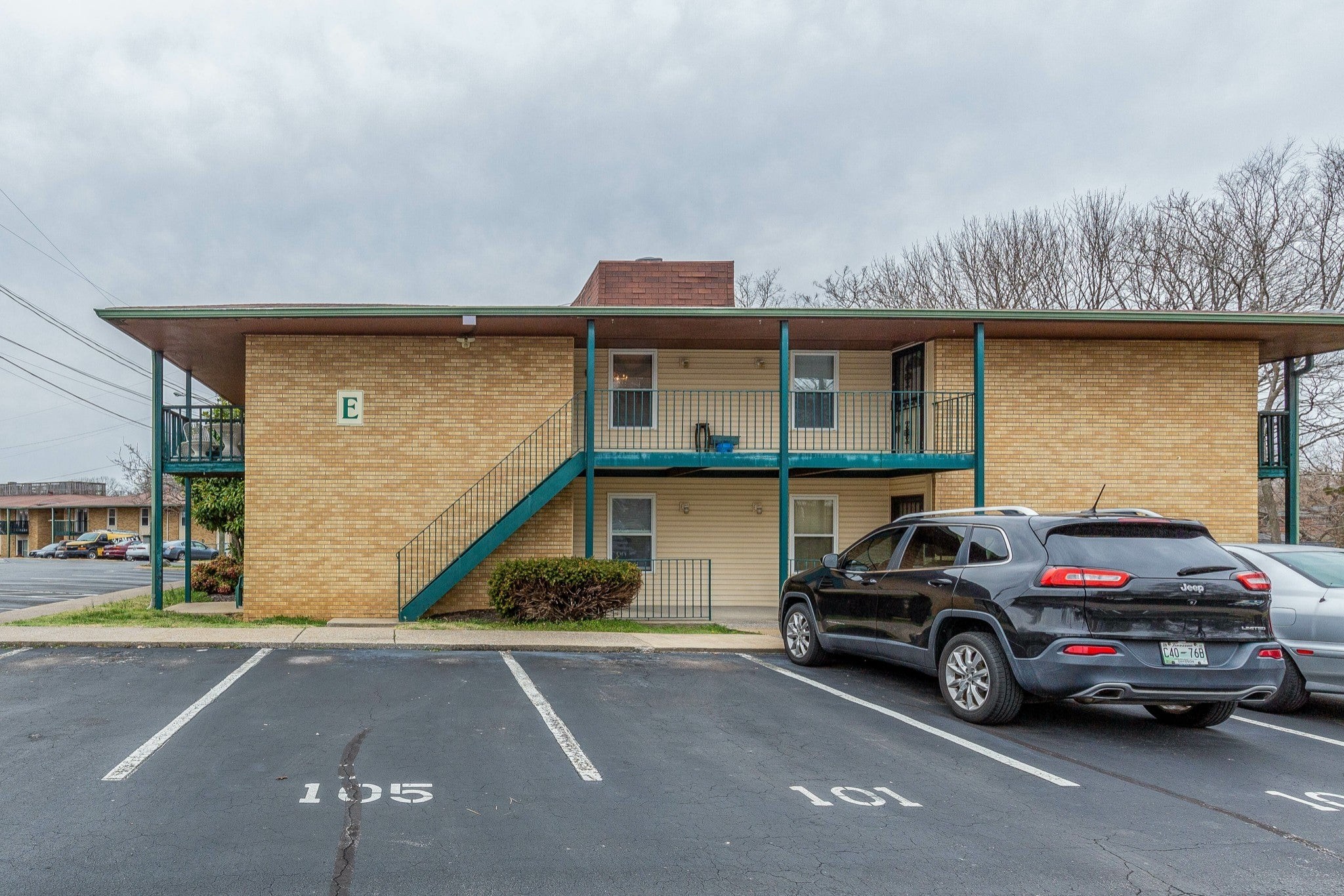 555 N DuPont Ave Unit: E105