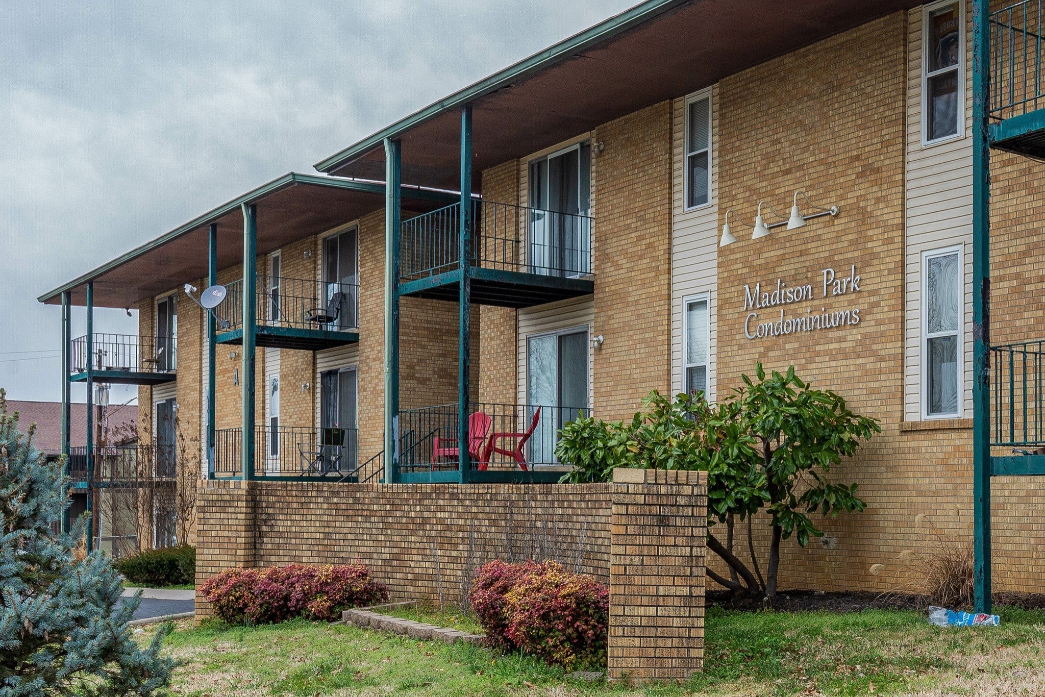 555 N DuPont Ave Unit: E105