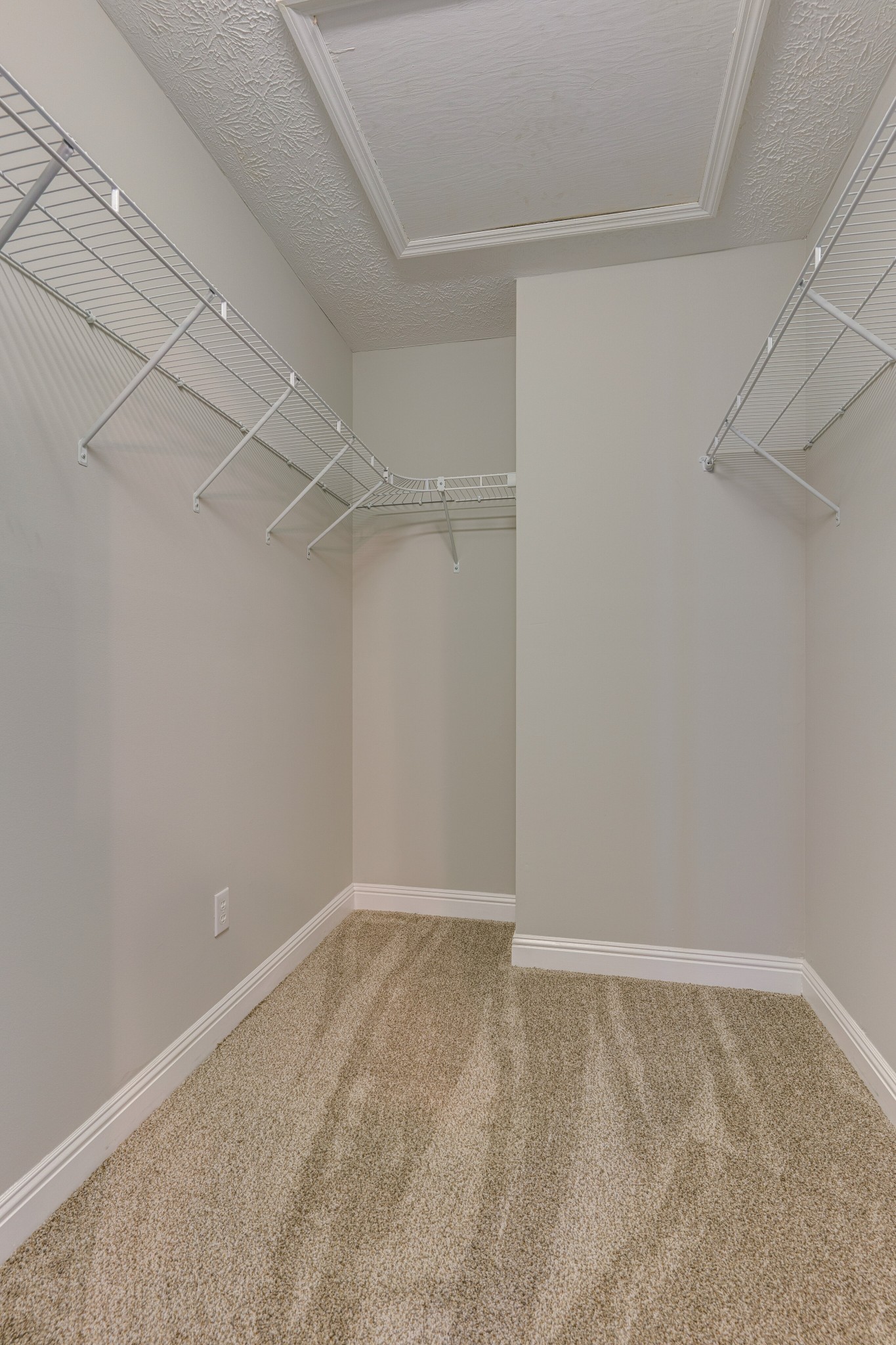 180 Brooke Castle Dr