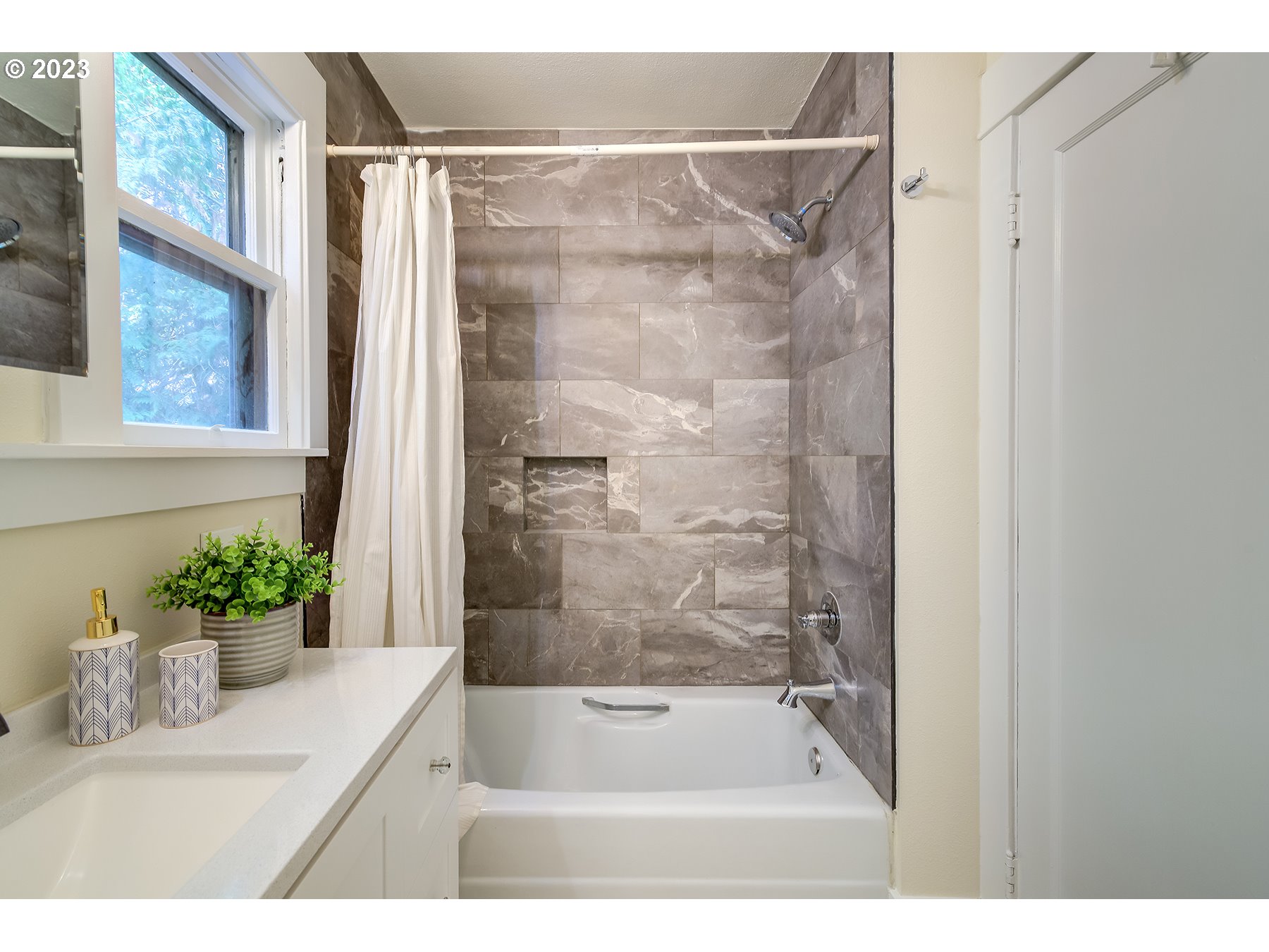 7537 N RICHMOND AVE 2