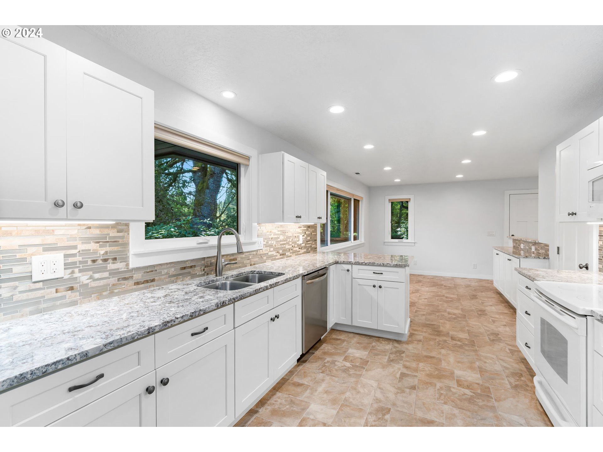 18585 SW NEUGEBAUER RD