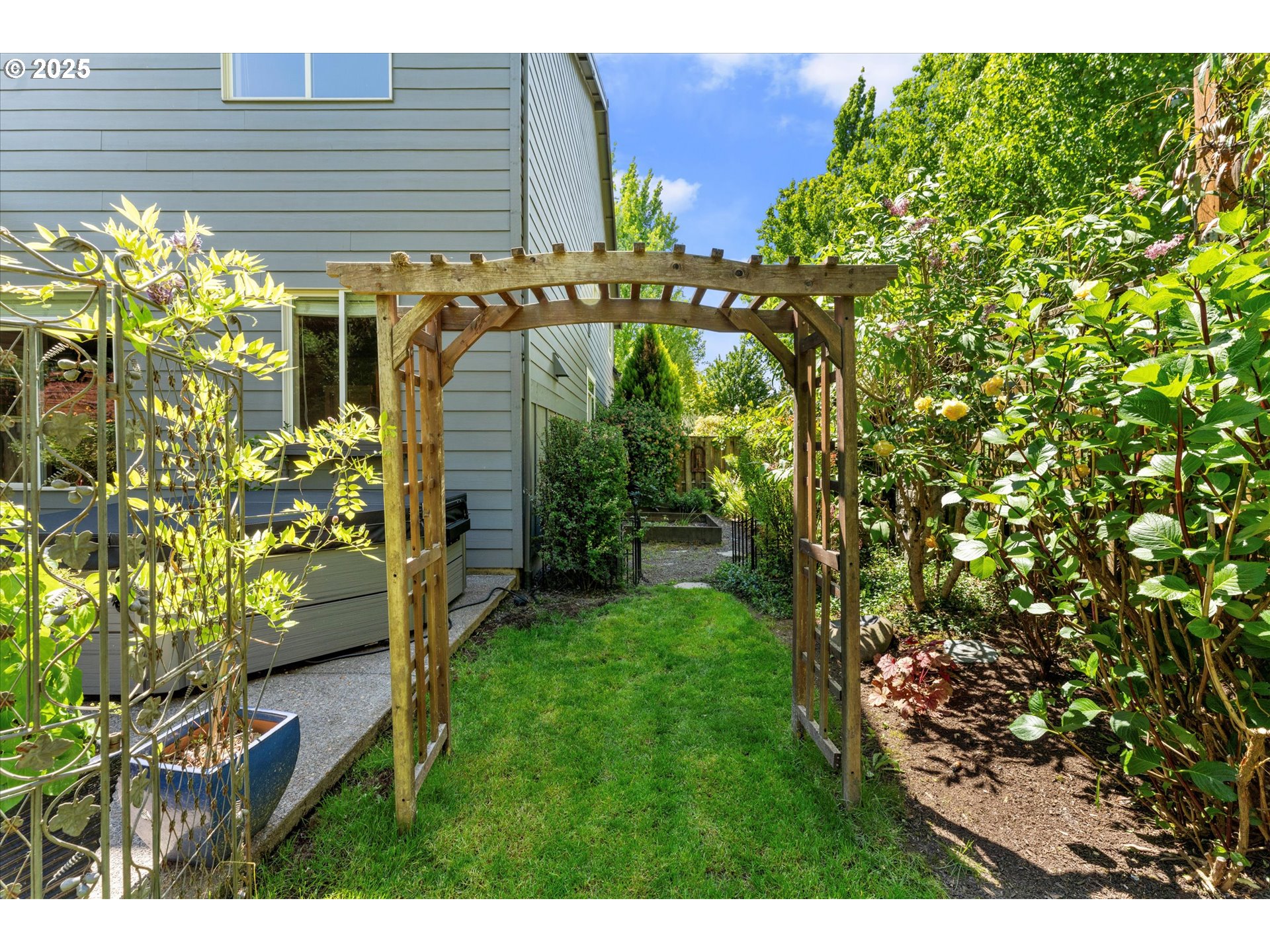 18289 SW MAIDENFERN LN