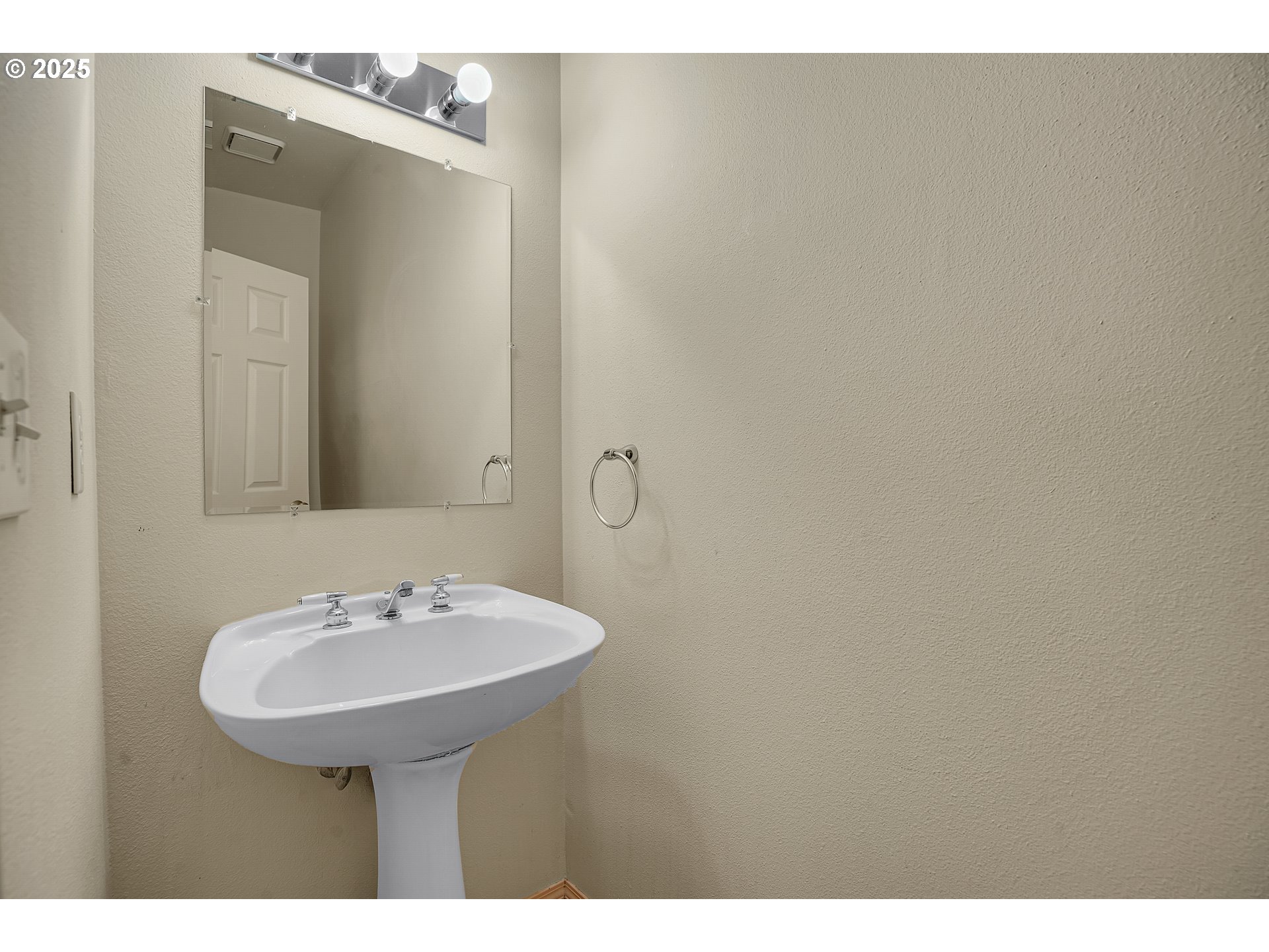 4698 BLACK FOREST CT