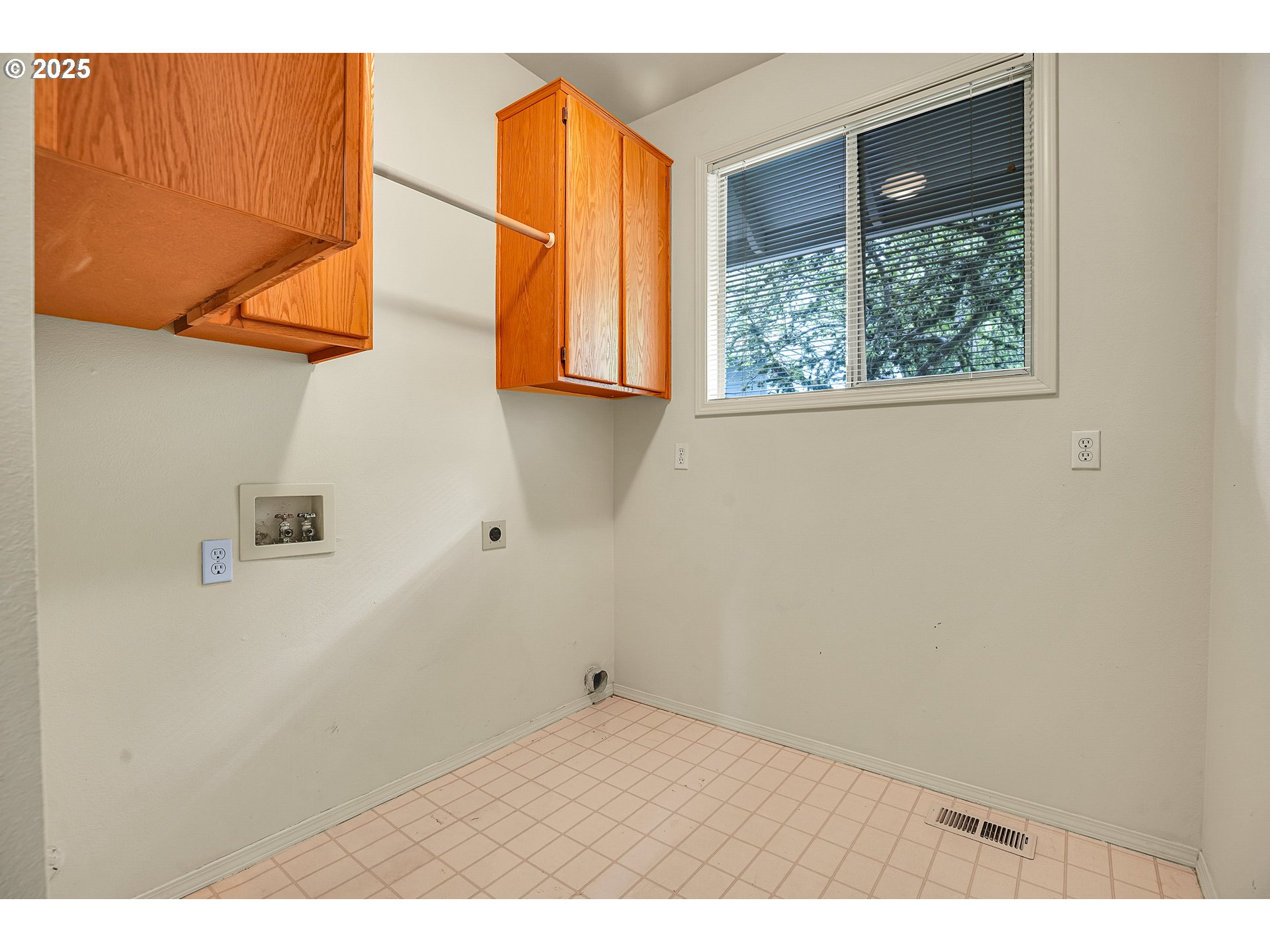 4698 BLACK FOREST CT