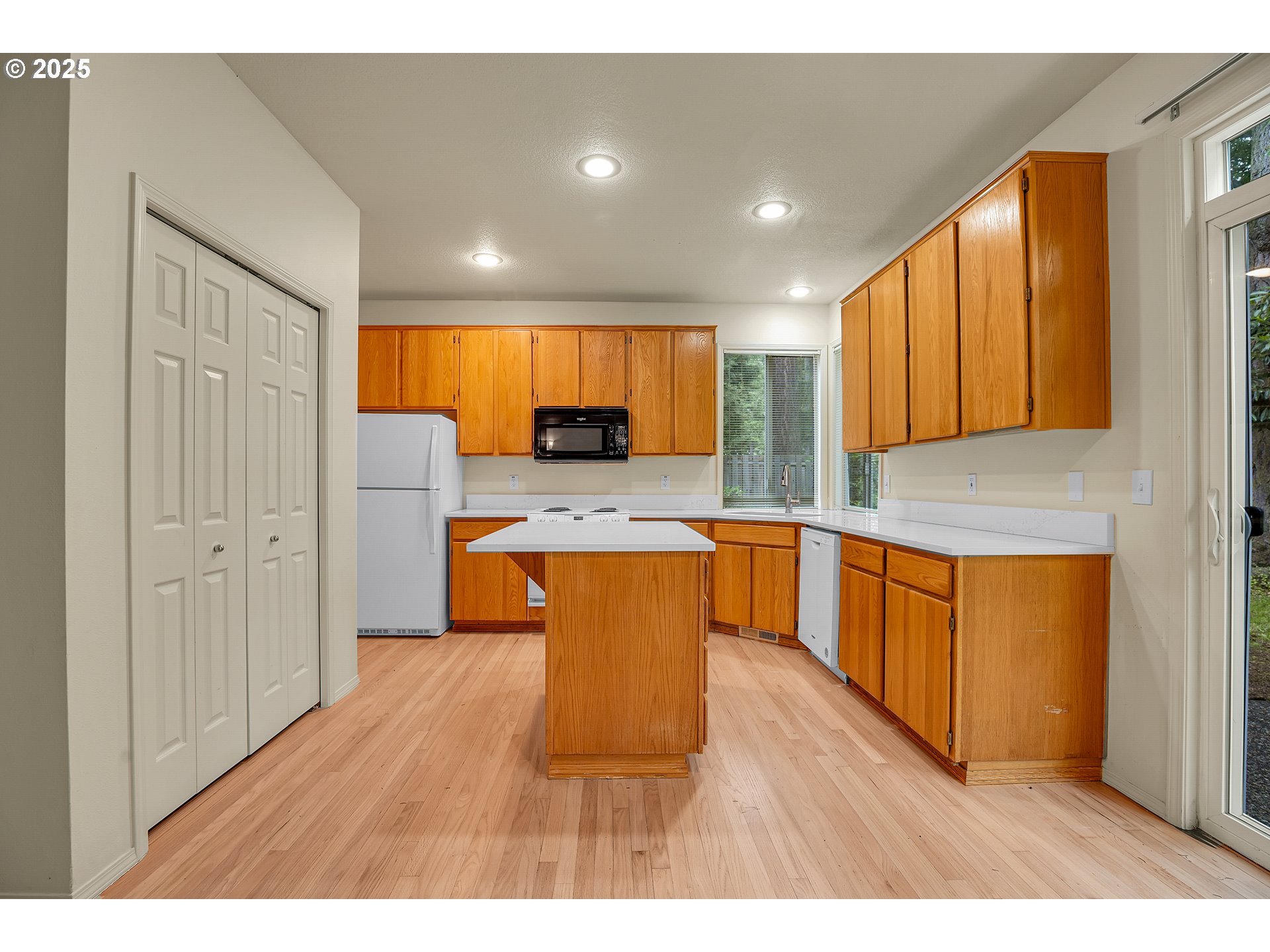 4698 BLACK FOREST CT