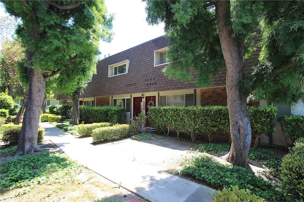 3733 N Harbor Boulevard 74