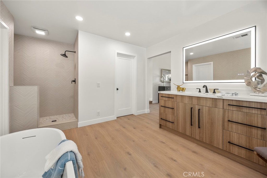 3412 E Longridge Drive