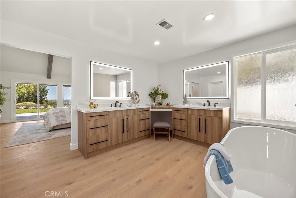 3412 E Longridge Drive