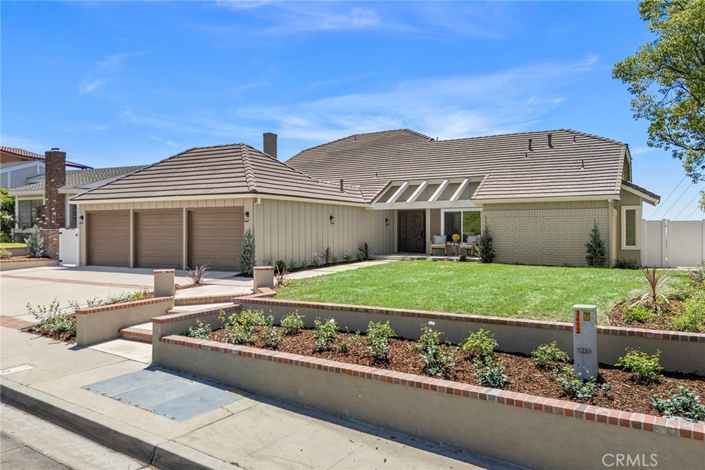 3412 E Longridge Drive