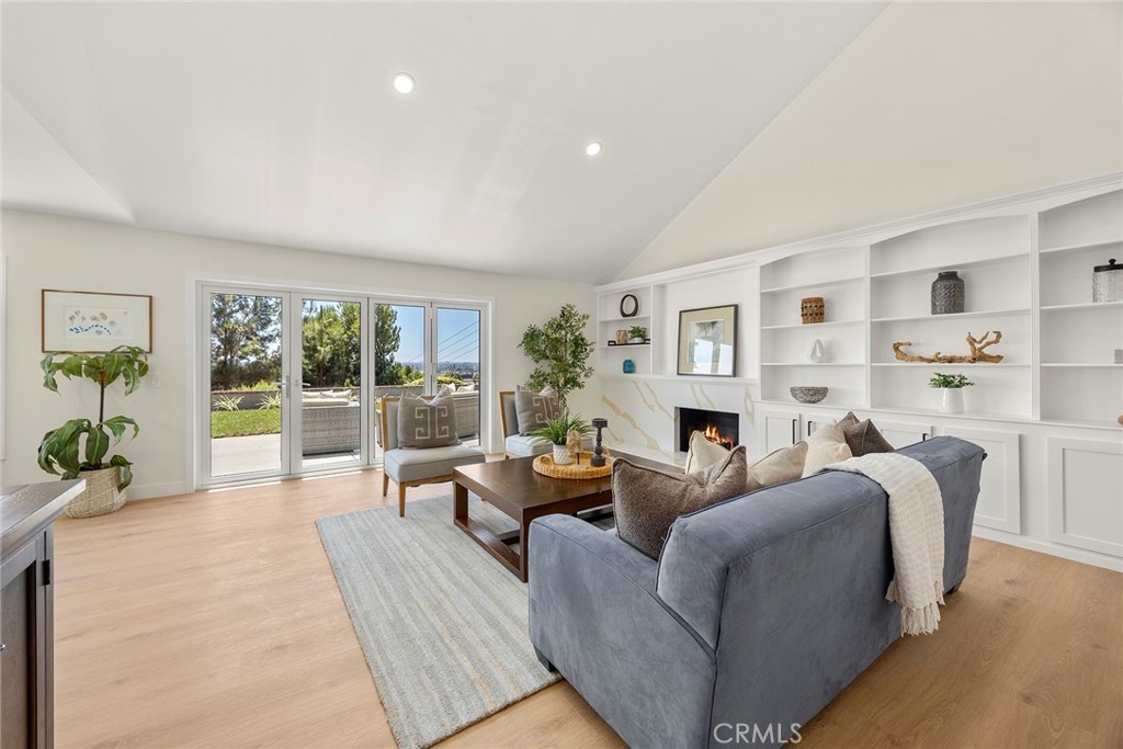 3412 E Longridge Drive