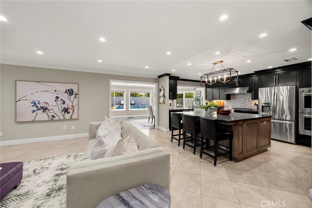 1532 W Domingo