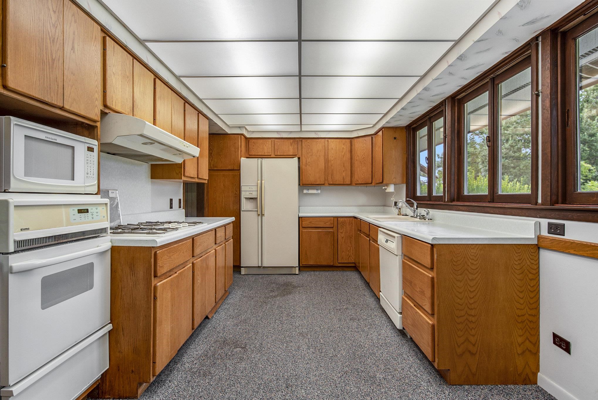 400 Lamoreaux Drive