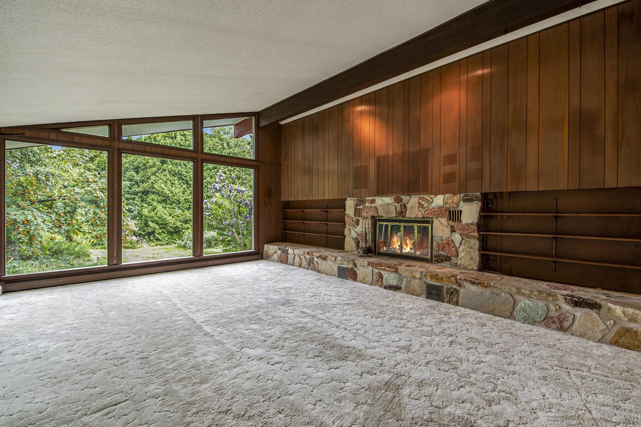 400 Lamoreaux Drive