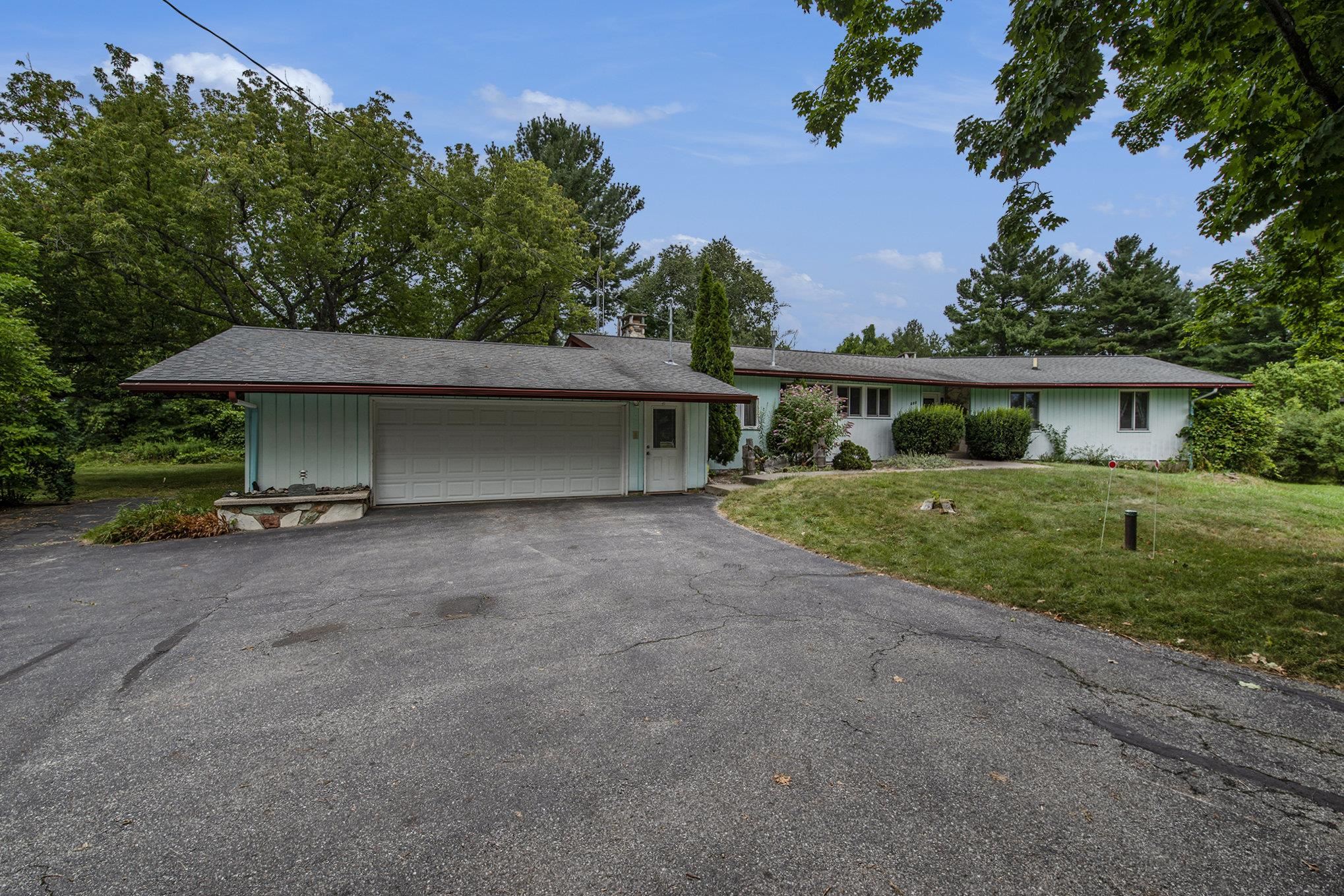 400 Lamoreaux Drive