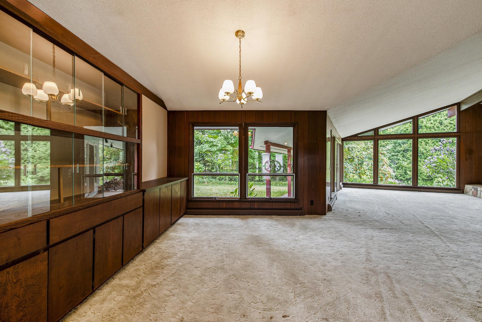 400 Lamoreaux Drive