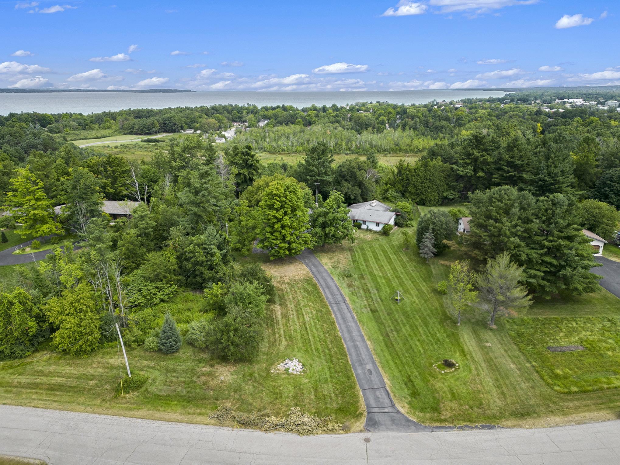 400 Lamoreaux Drive
