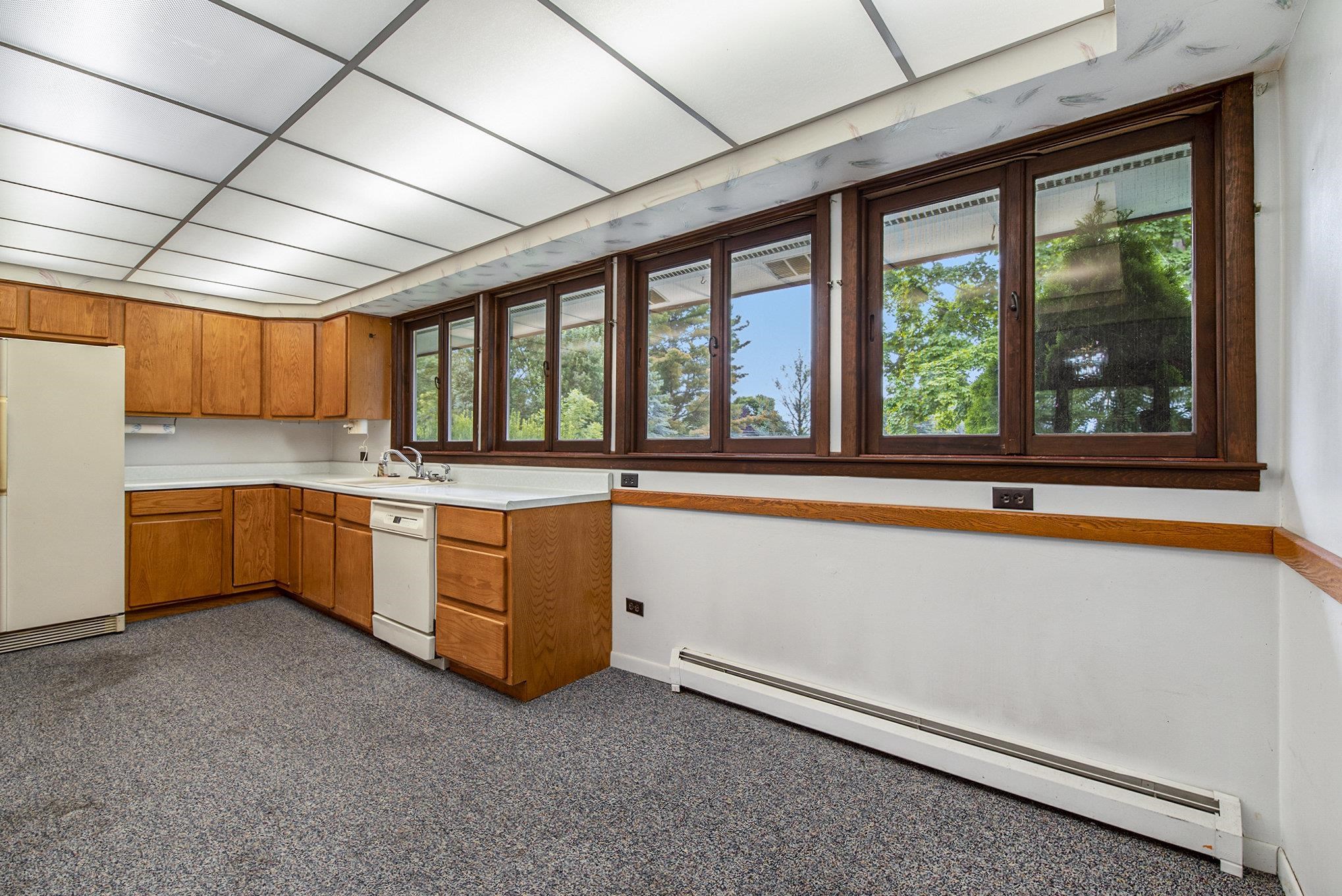 400 Lamoreaux Drive