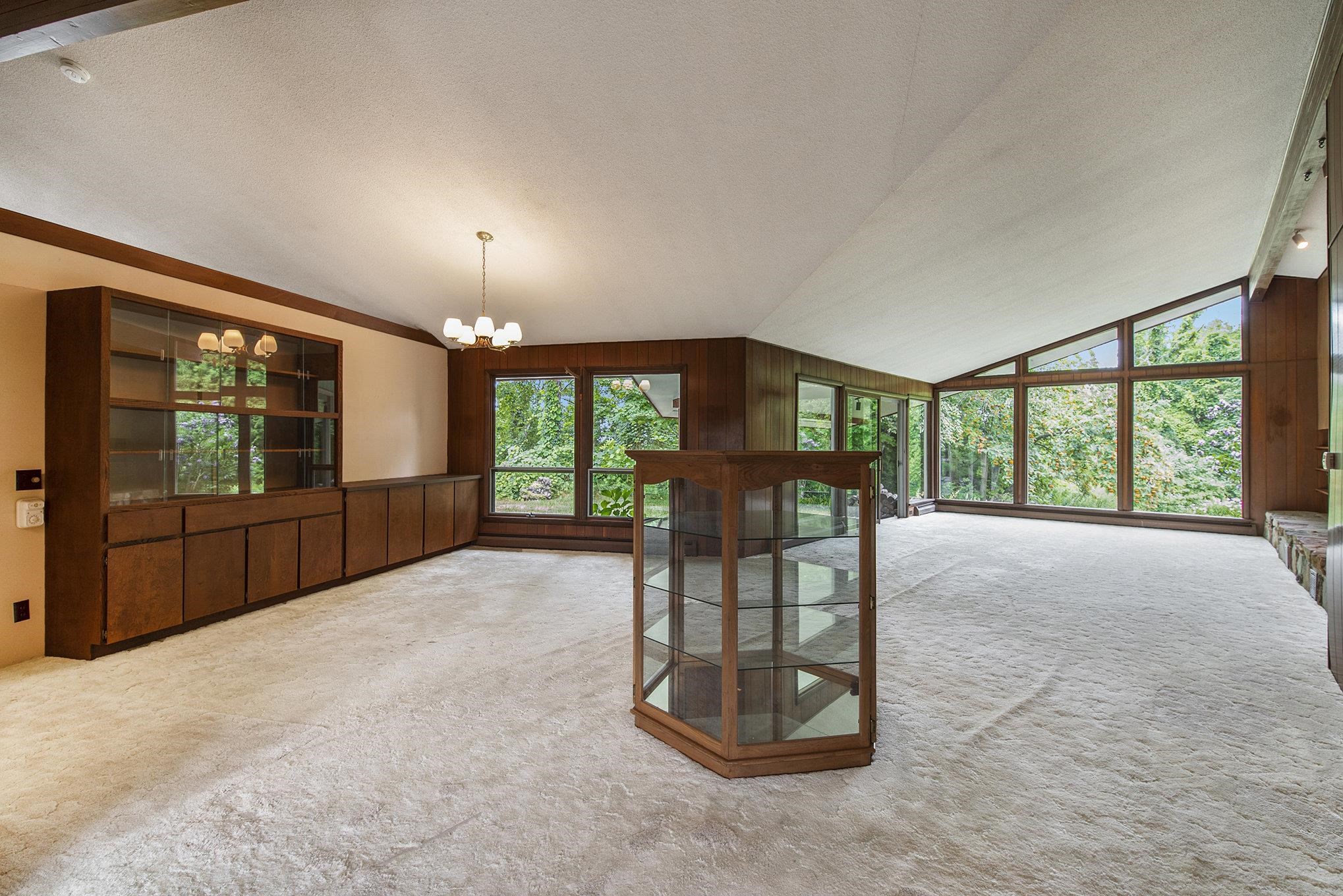 400 Lamoreaux Drive