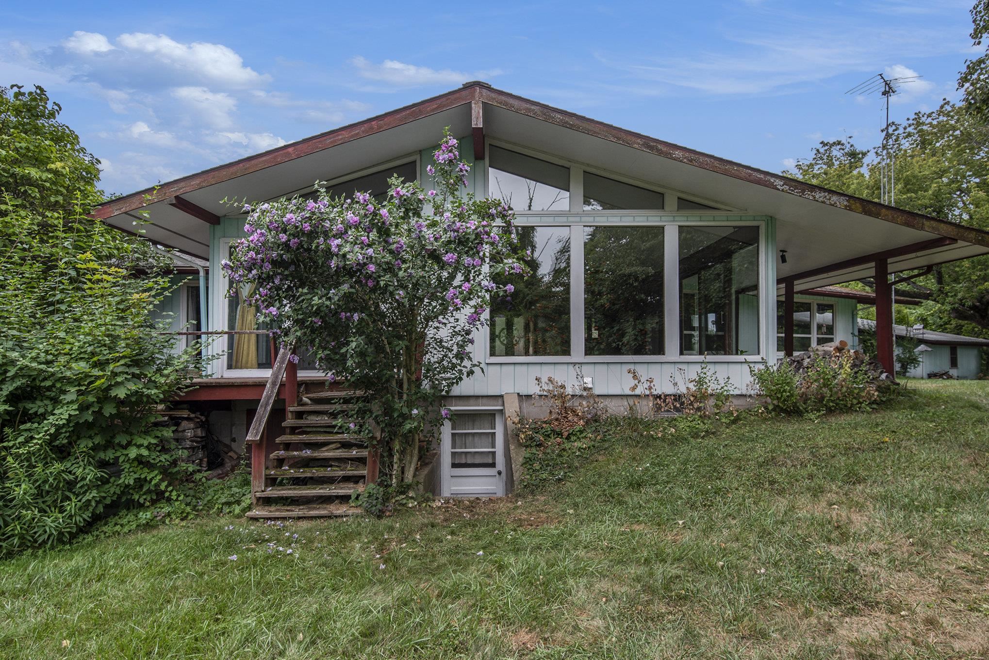 400 Lamoreaux Drive