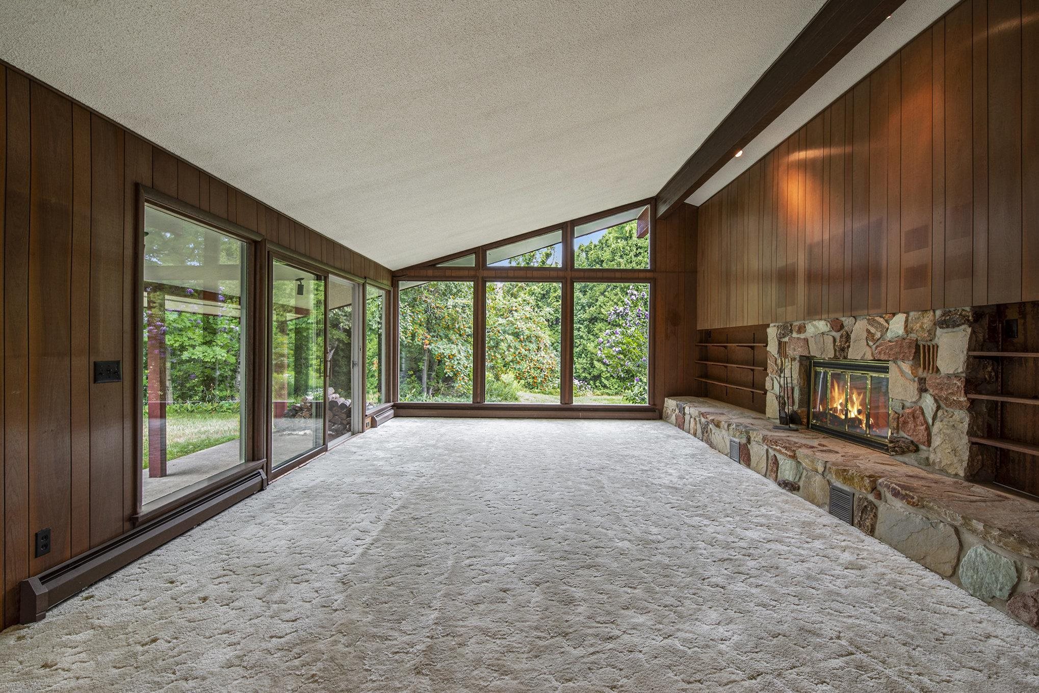 400 Lamoreaux Drive