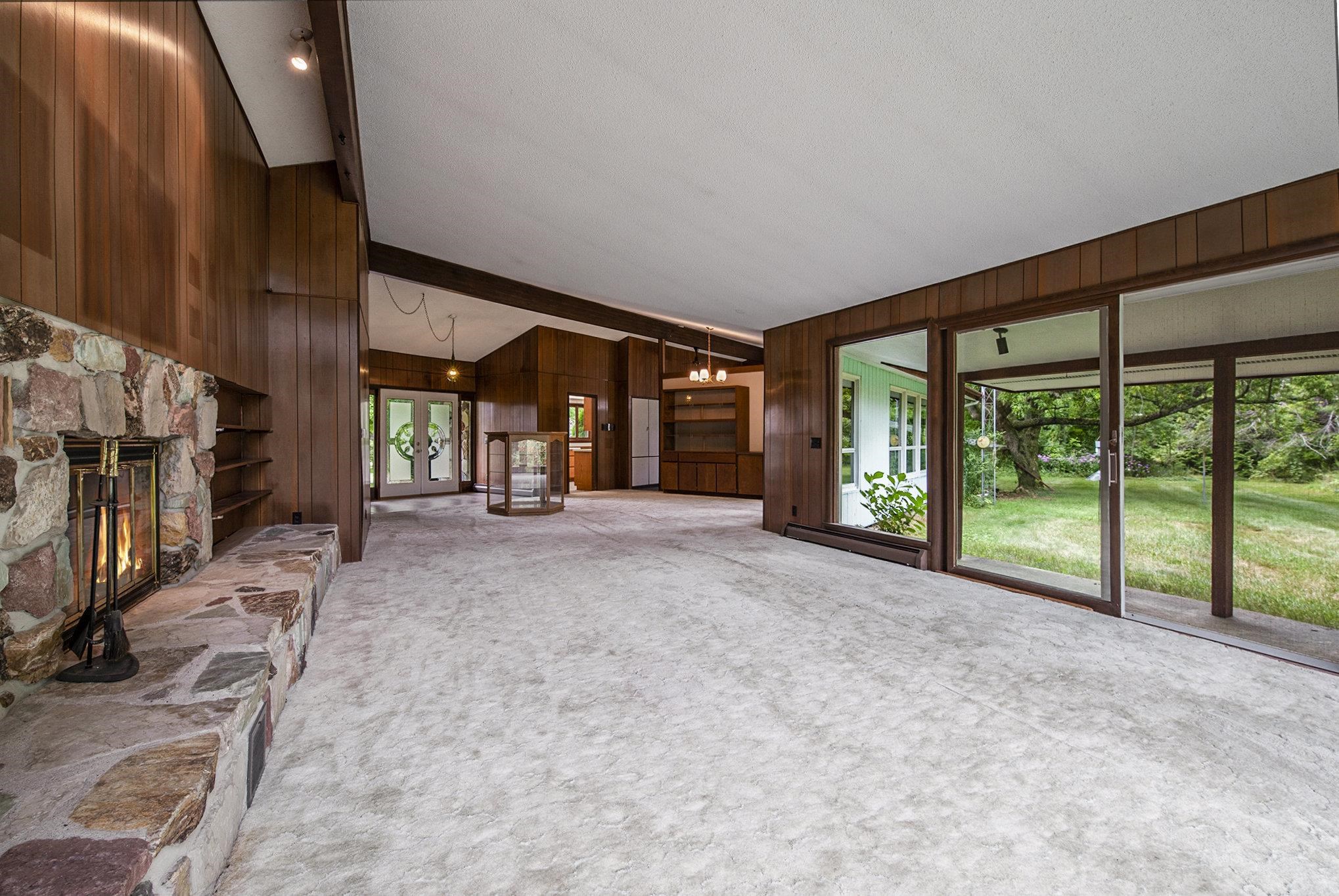 400 Lamoreaux Drive