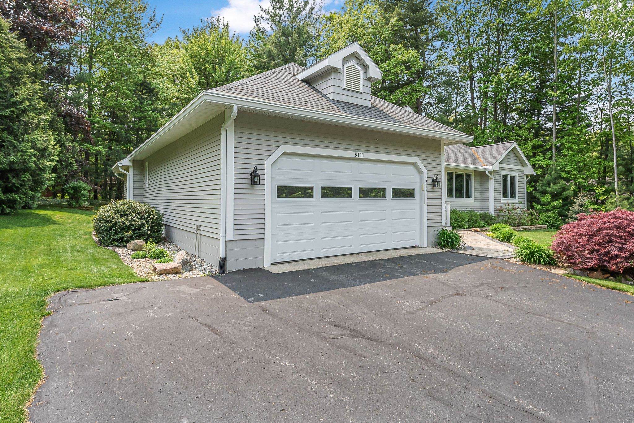 9111 Settlers Lane