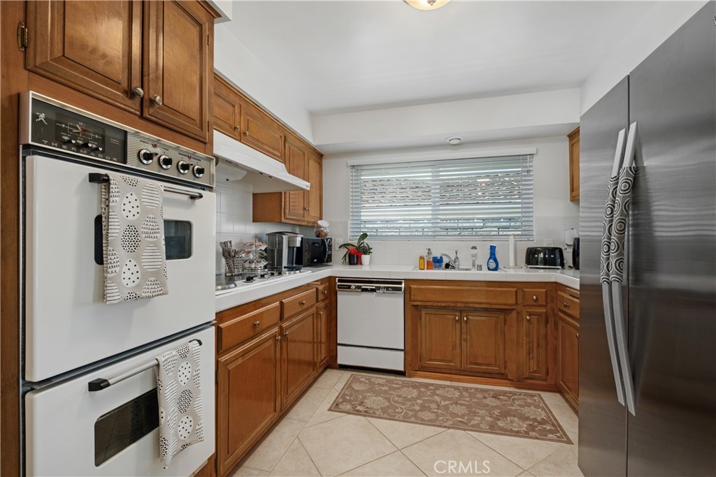 933 Ave Boxwood Avenue