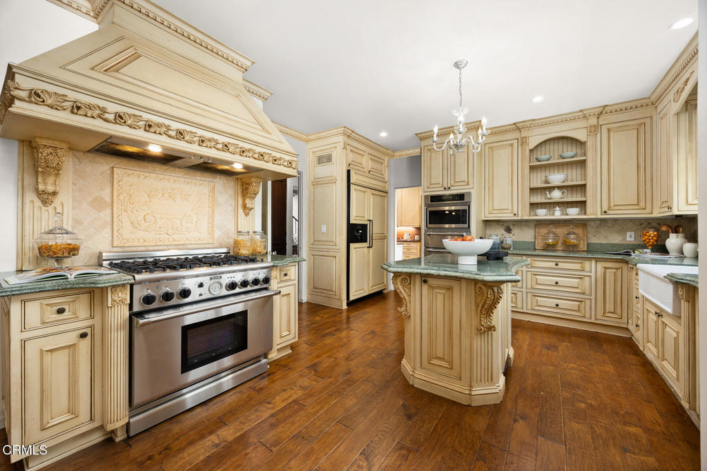 670 San Marino Avenue