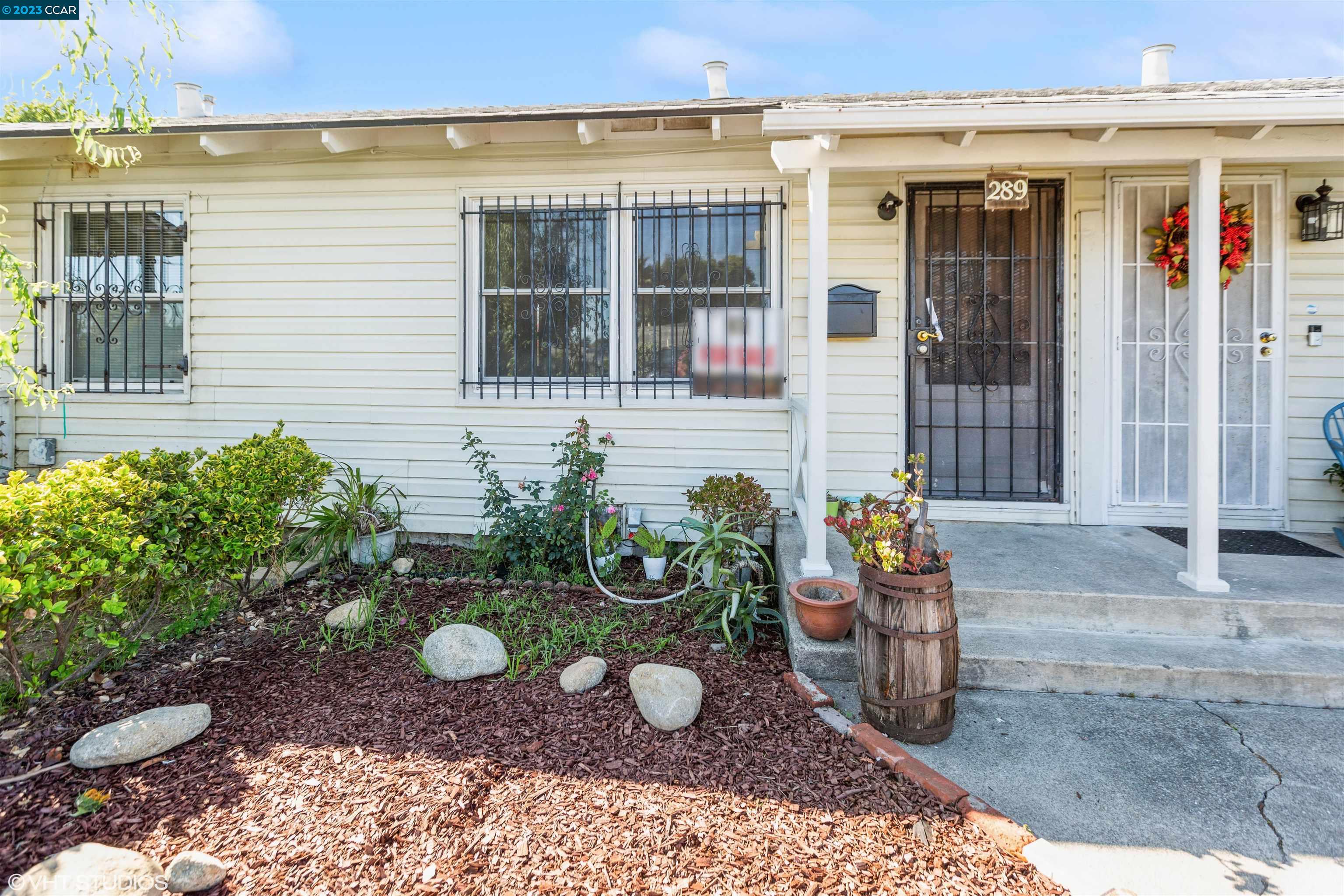 289 Curry St