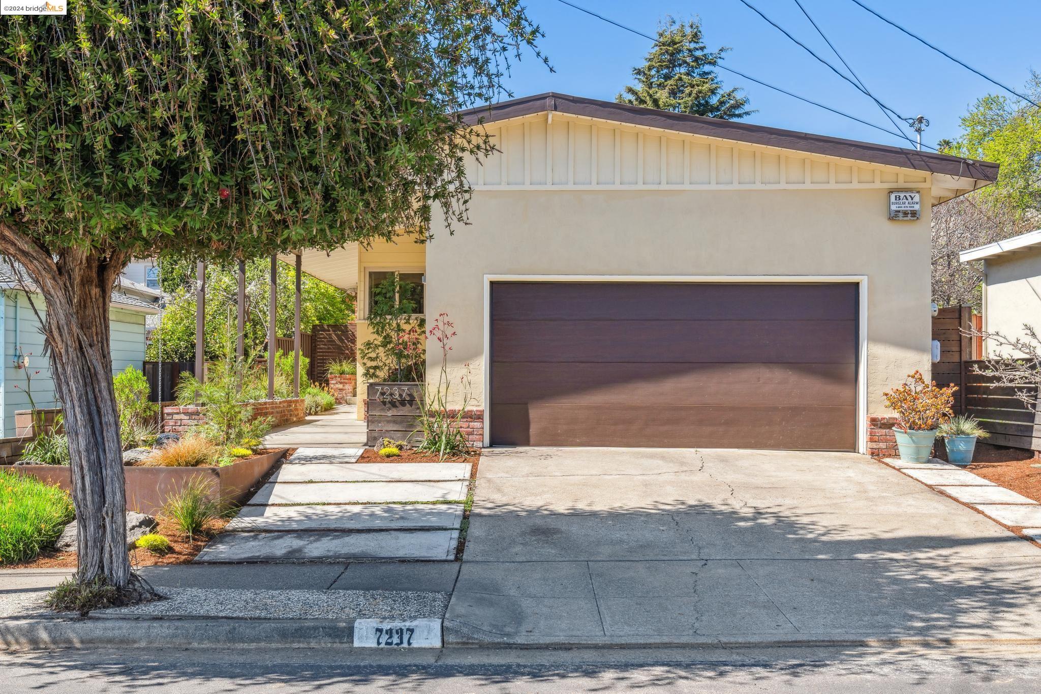 7237 Blake St