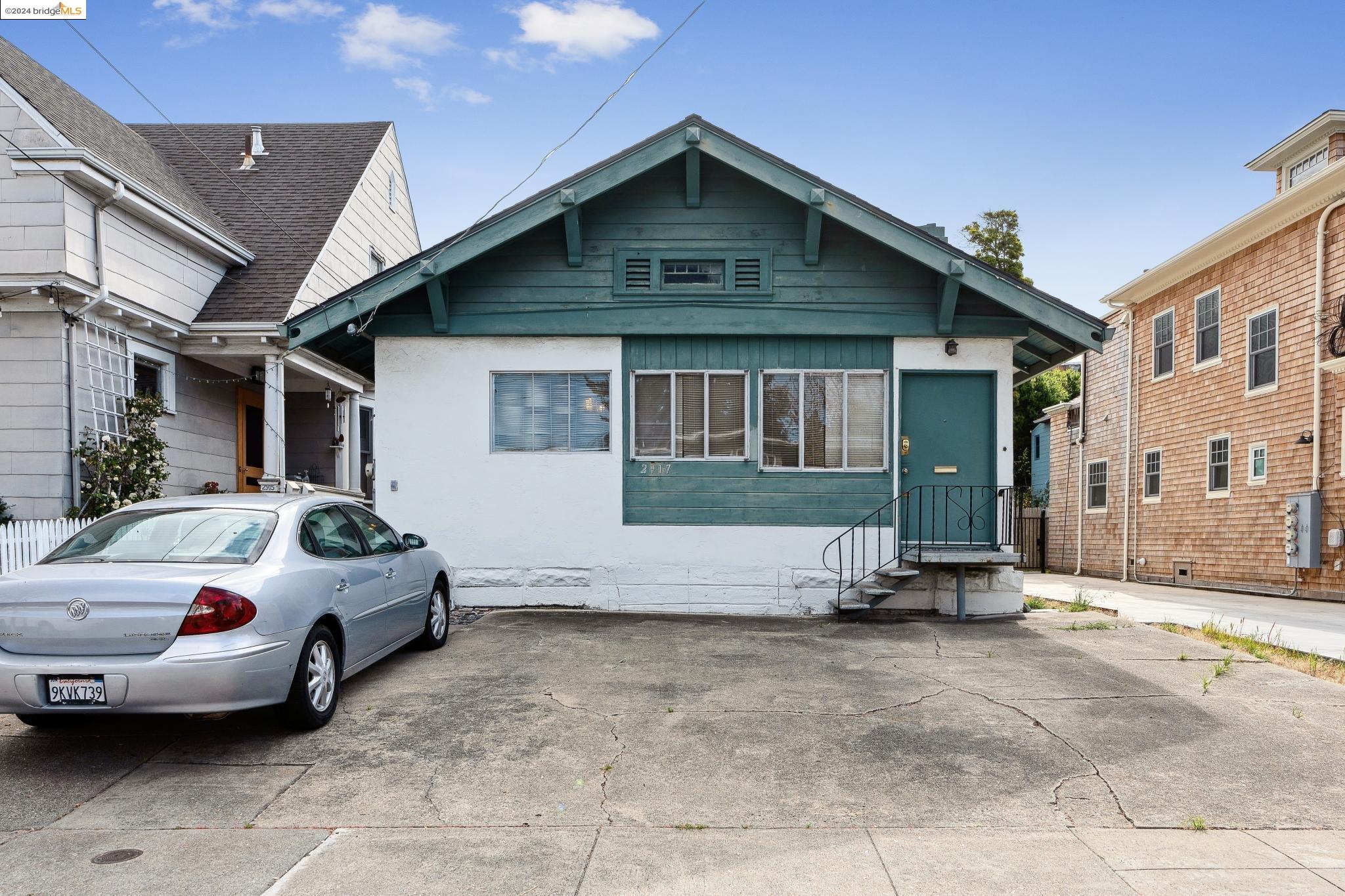 2917 Otis St