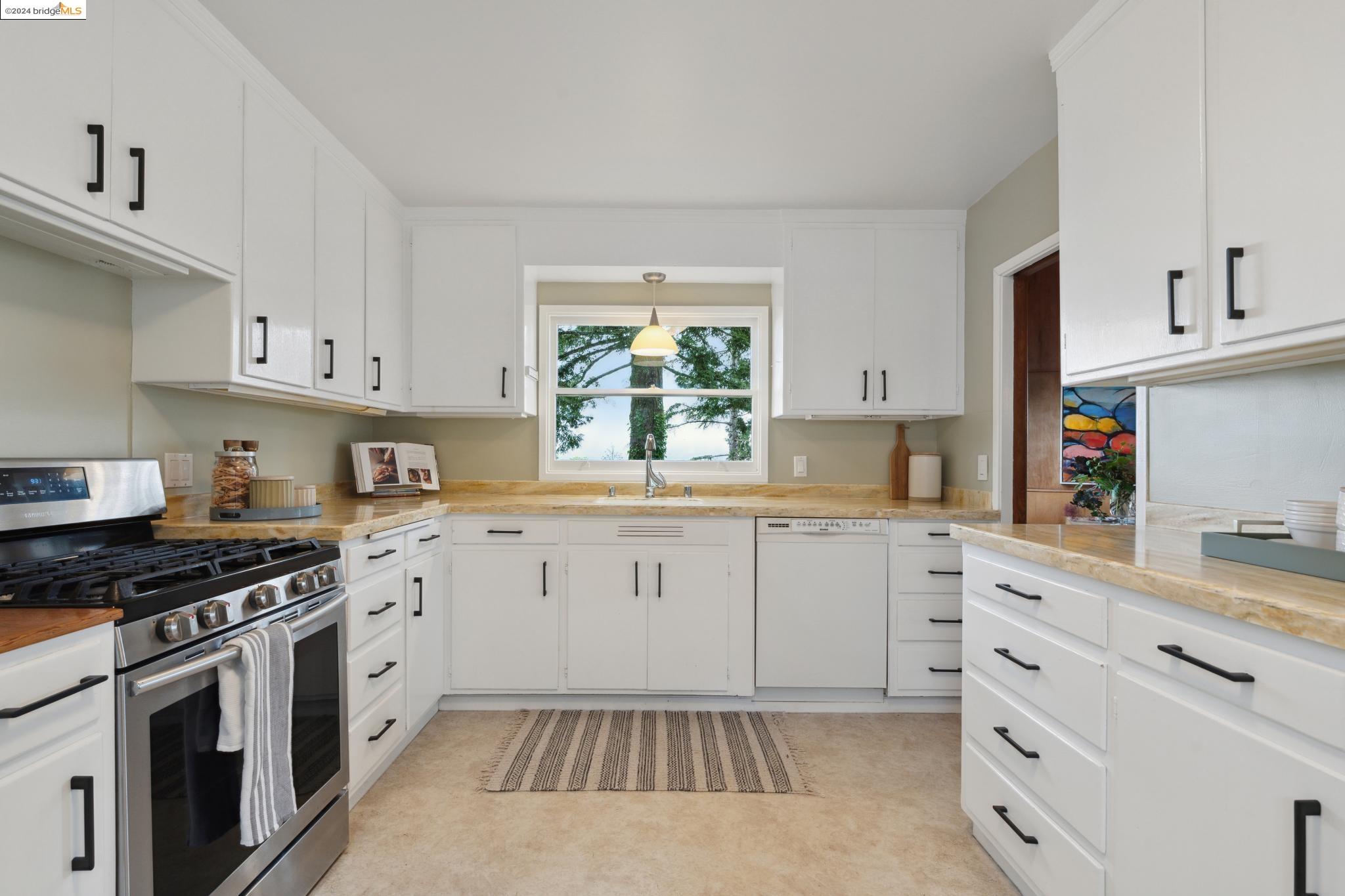 245 Los Altos Dr