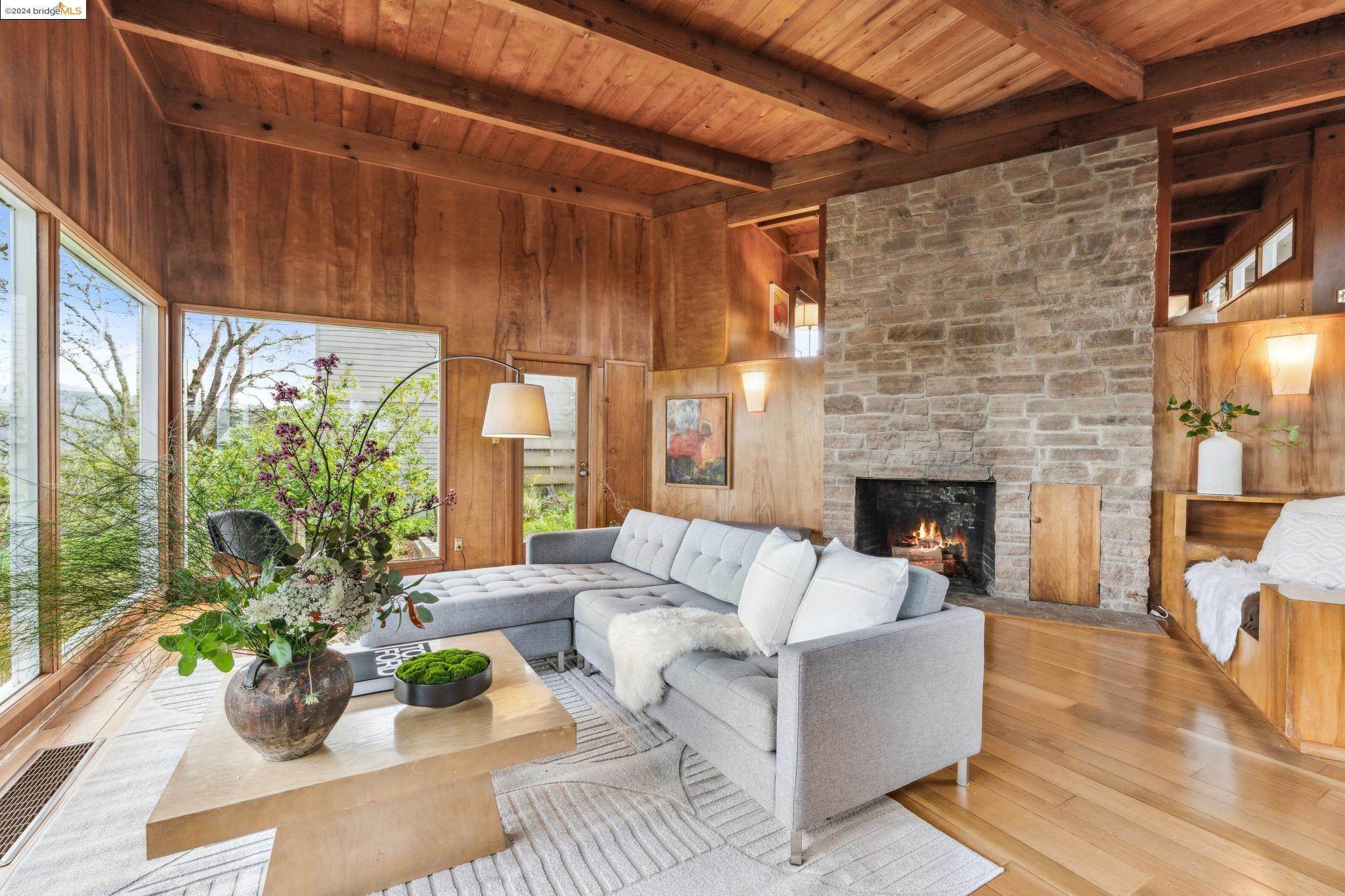 245 Los Altos Dr