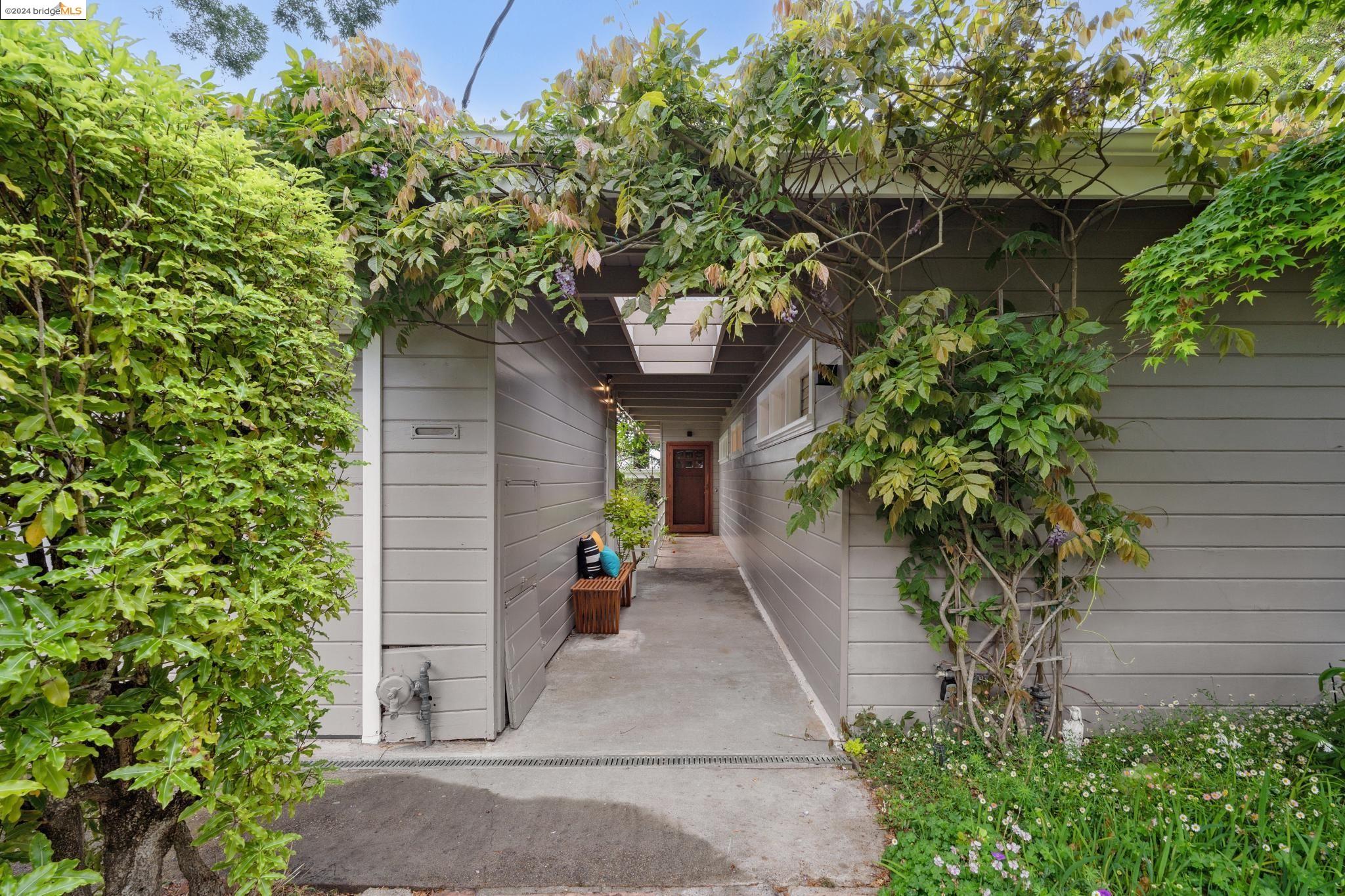 245 Los Altos Dr