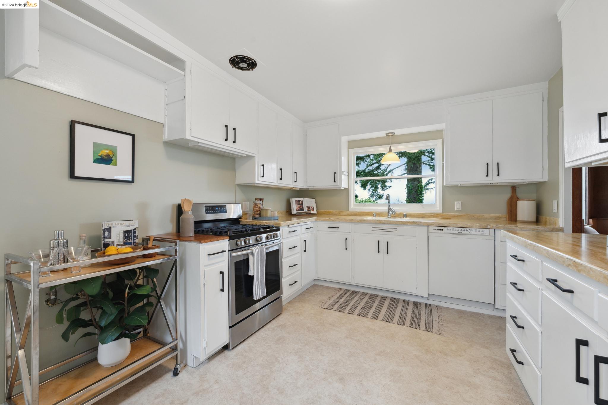 245 Los Altos Dr