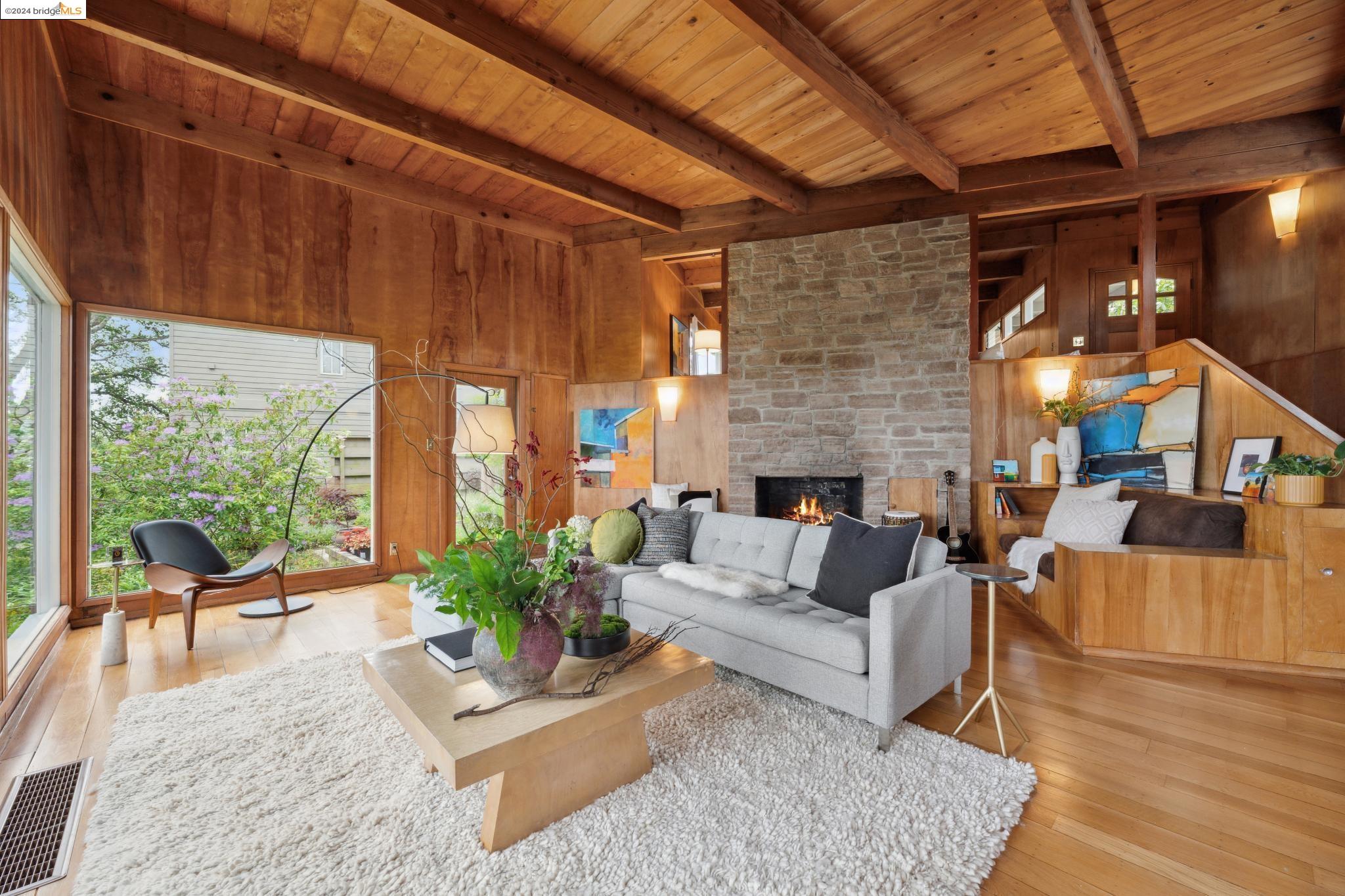 245 Los Altos Dr