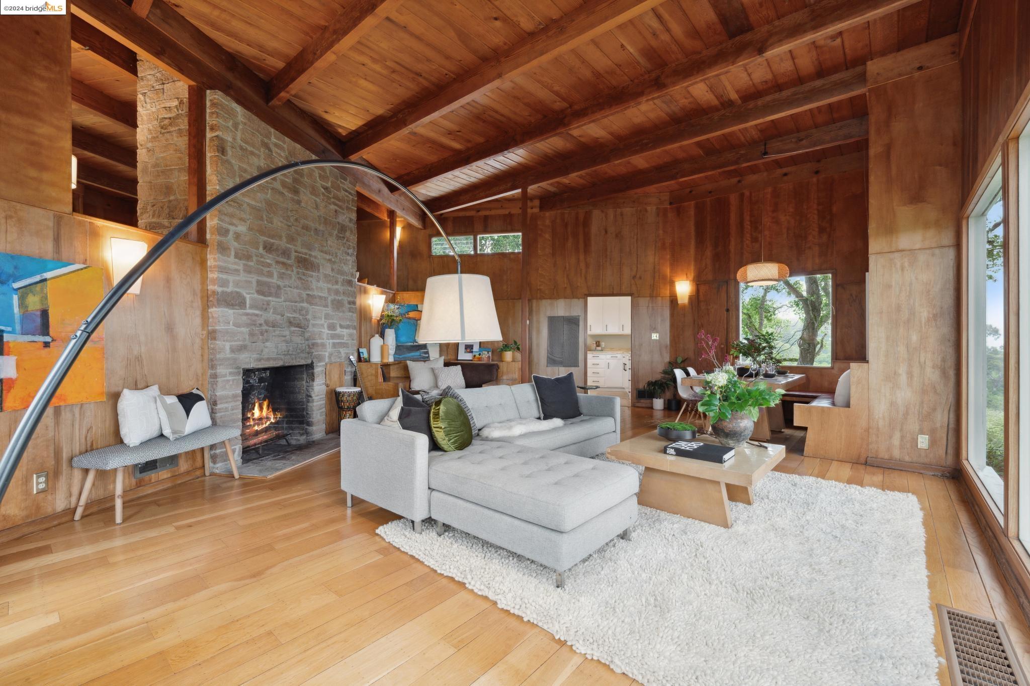 245 Los Altos Dr