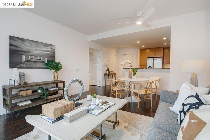 438 W Grand Ave # 716