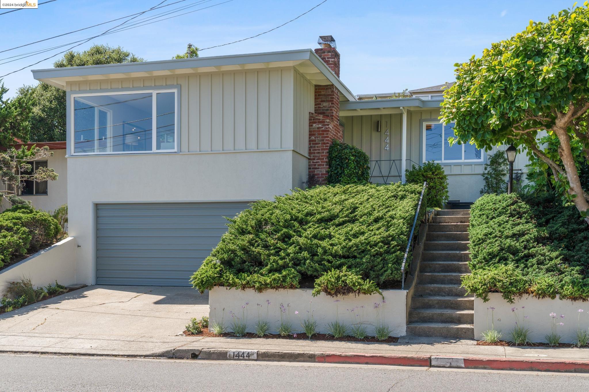 1444 Navellier St