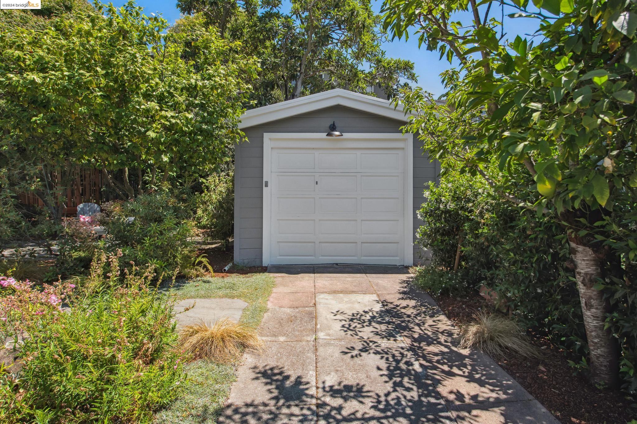 4606 Edgewood