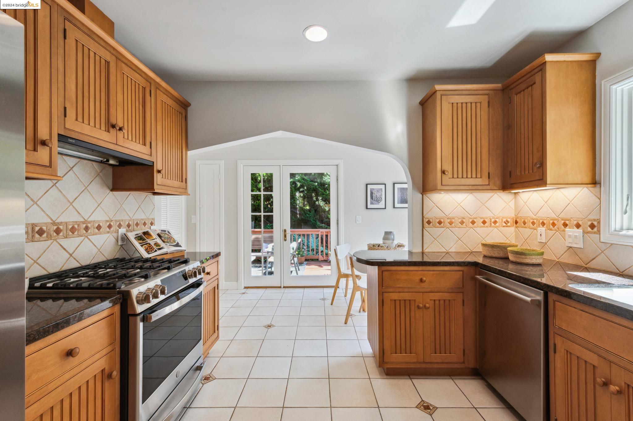 533 Neilson St