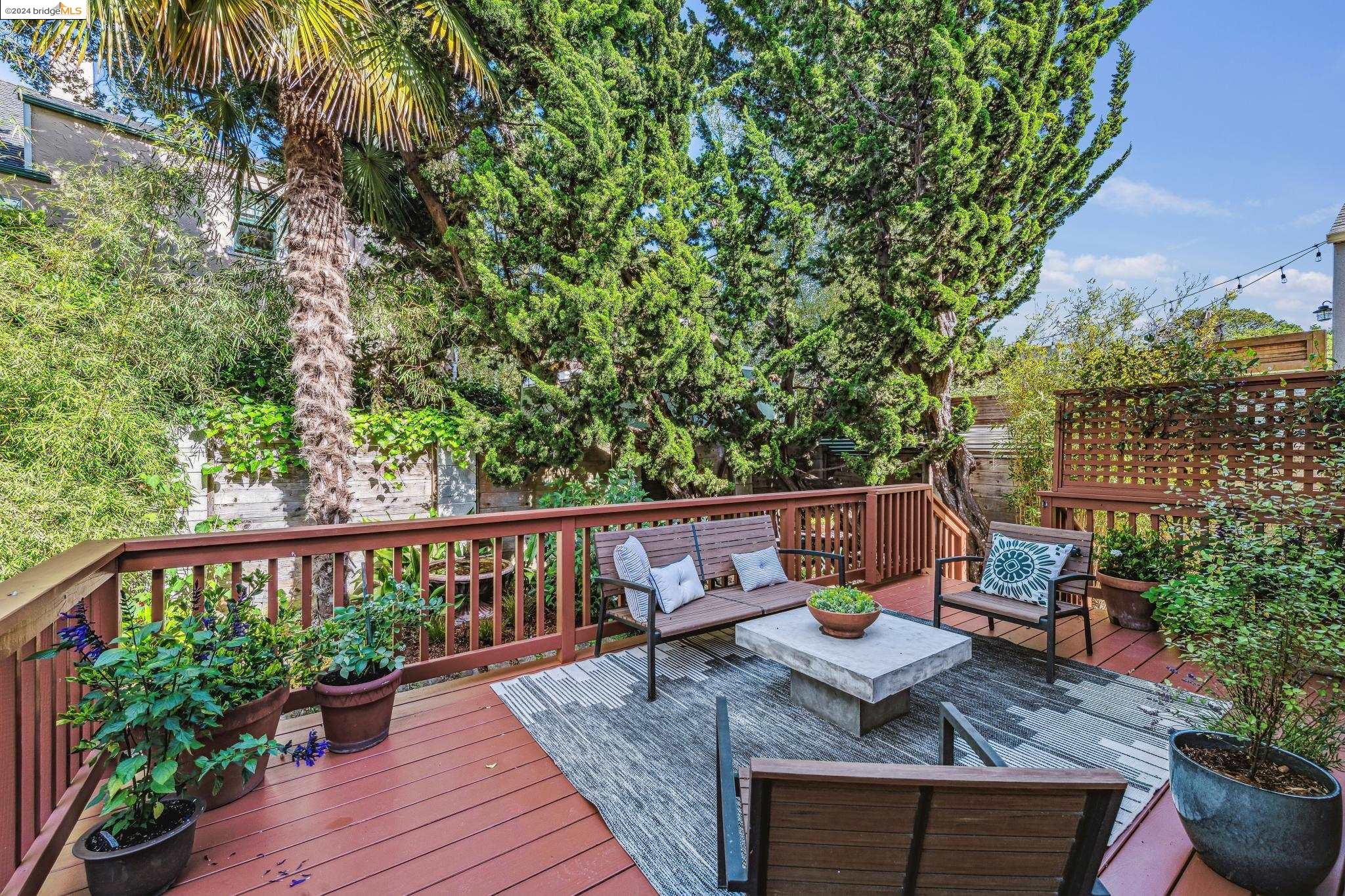 533 Neilson St