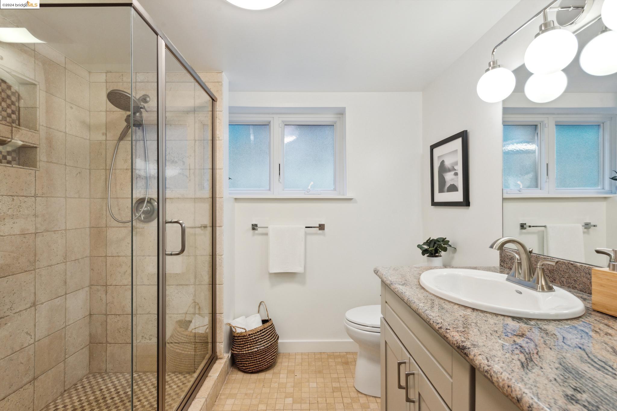 1270 Queens Rd