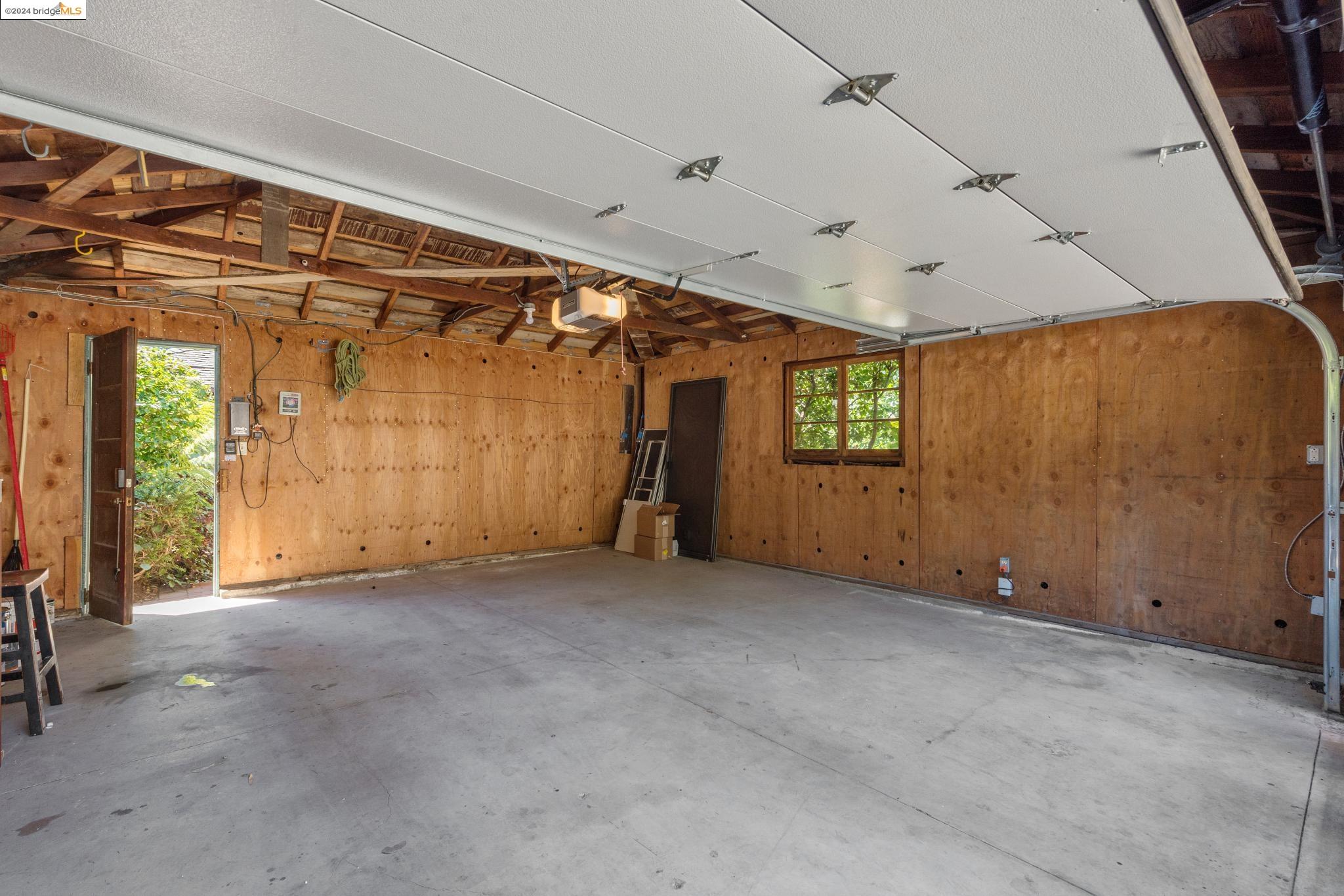 1270 Queens Rd