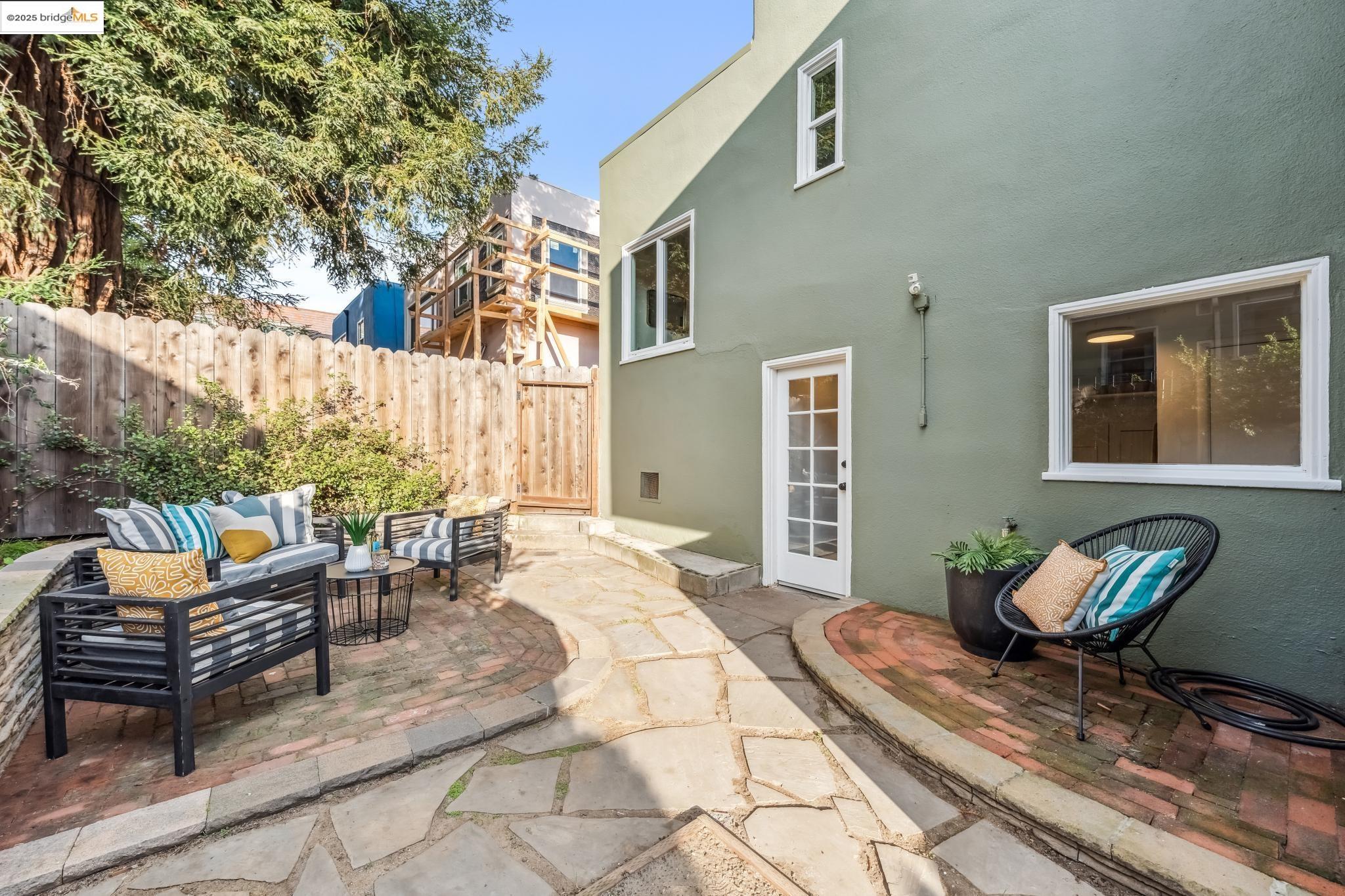 2745 Grande Vista Ave