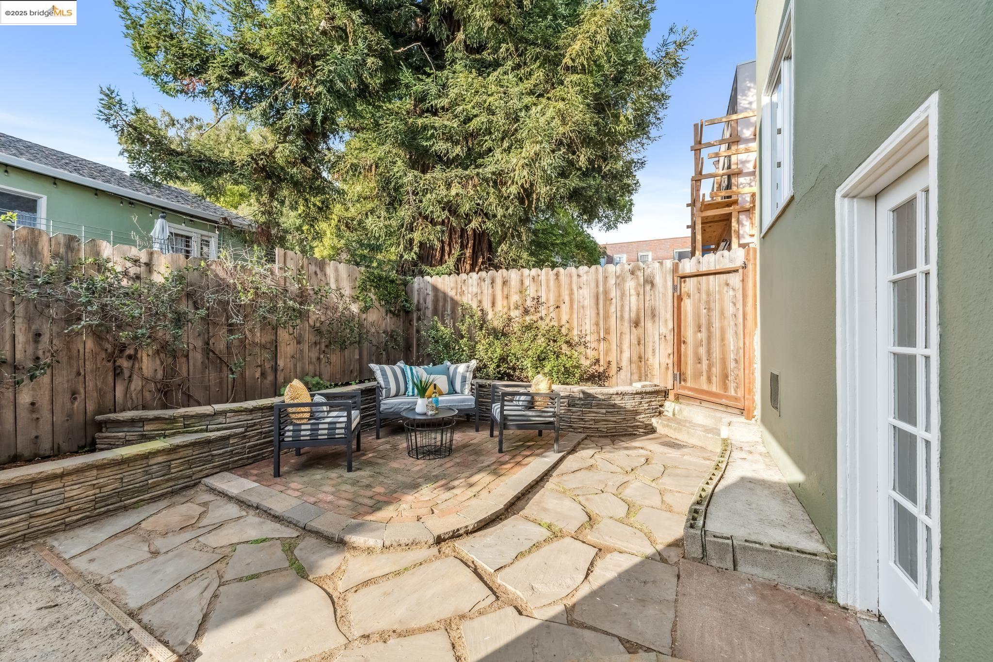 2745 Grande Vista Ave