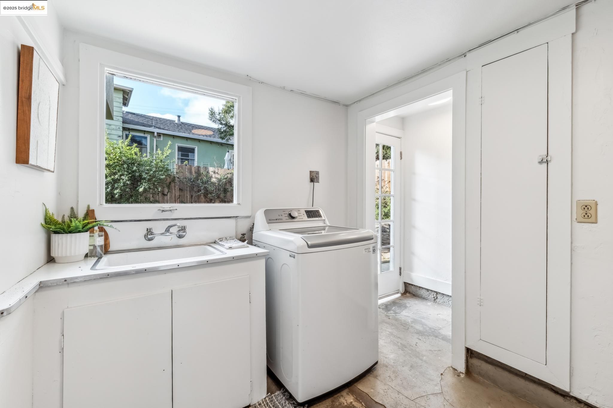 2745 Grande Vista Ave