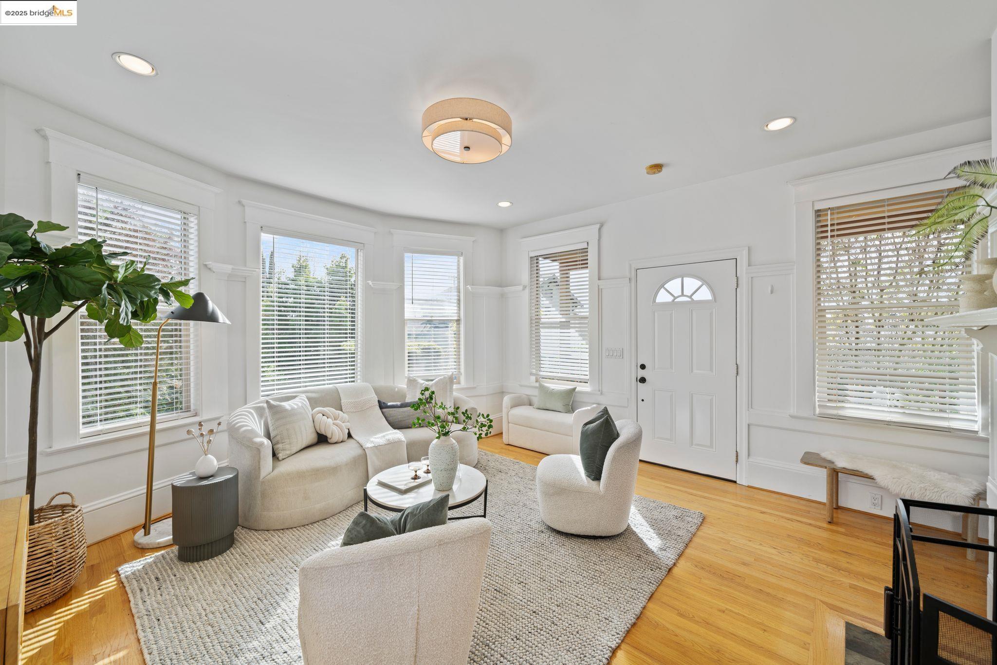 1527 Virginia Street